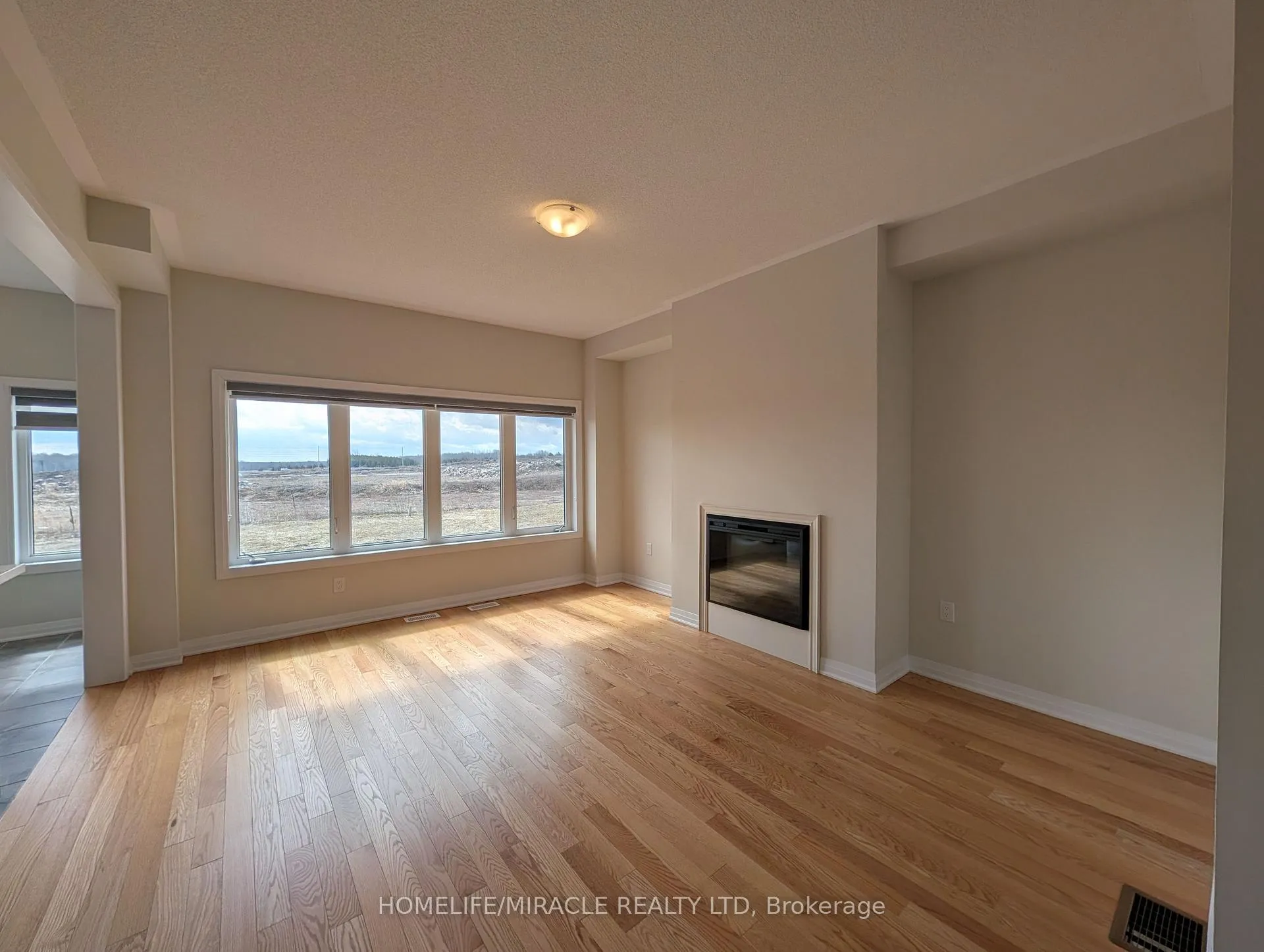 Photo 5 of 1285 Broderick Street, Innisfil, Rural Innisfil — HOMEH