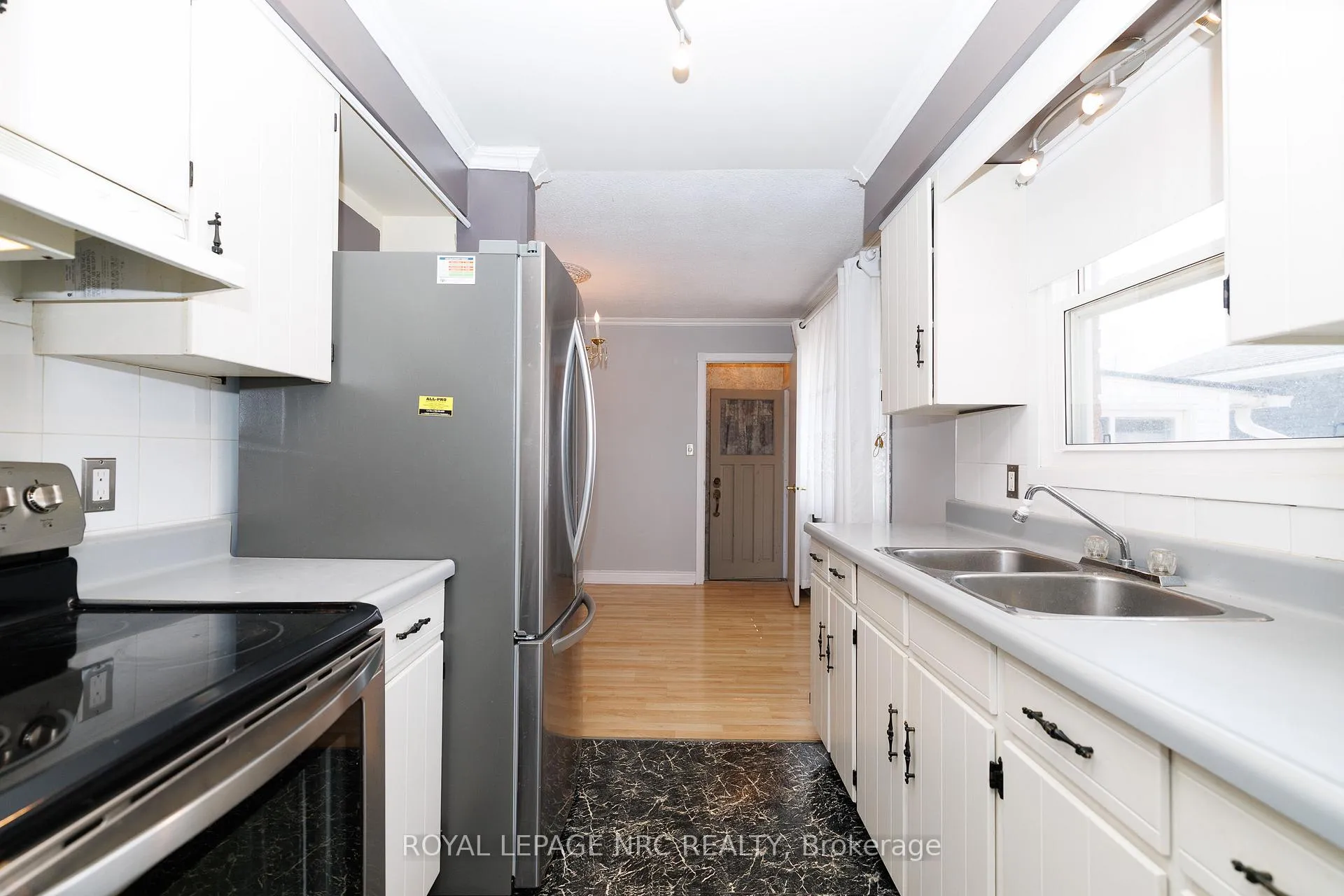 Photo 9 of 6518 Harmony Avenue, Niagara Falls, West Wood — HOMEH