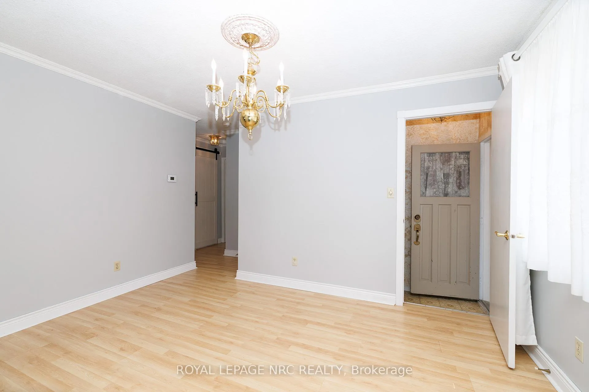 Photo 10 of 6518 Harmony Avenue, Niagara Falls, West Wood — HOMEH