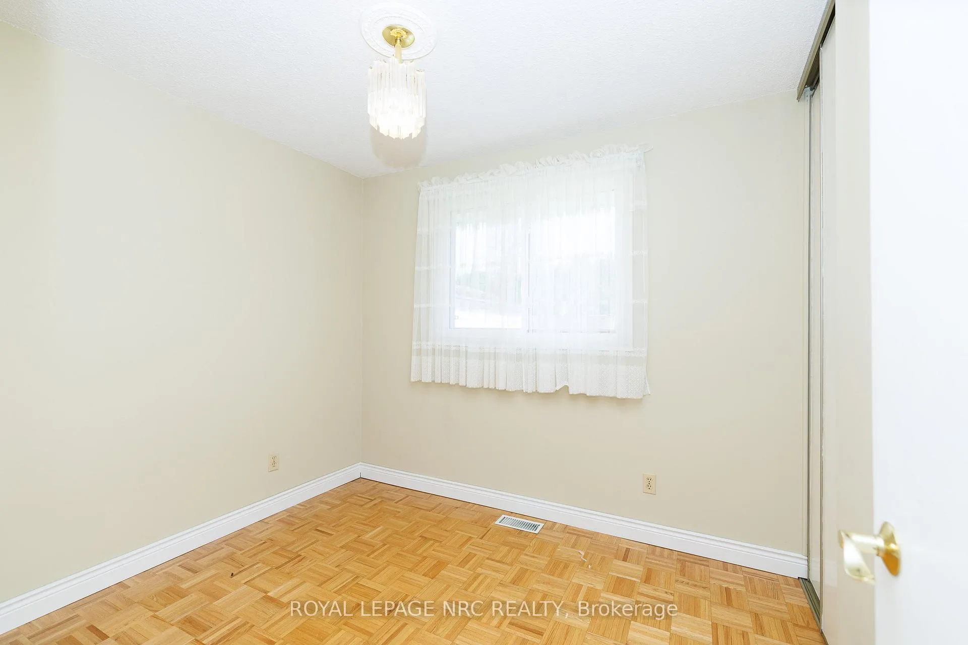 Photo 24 of 6518 Harmony Avenue, Niagara Falls, West Wood — HOMEH