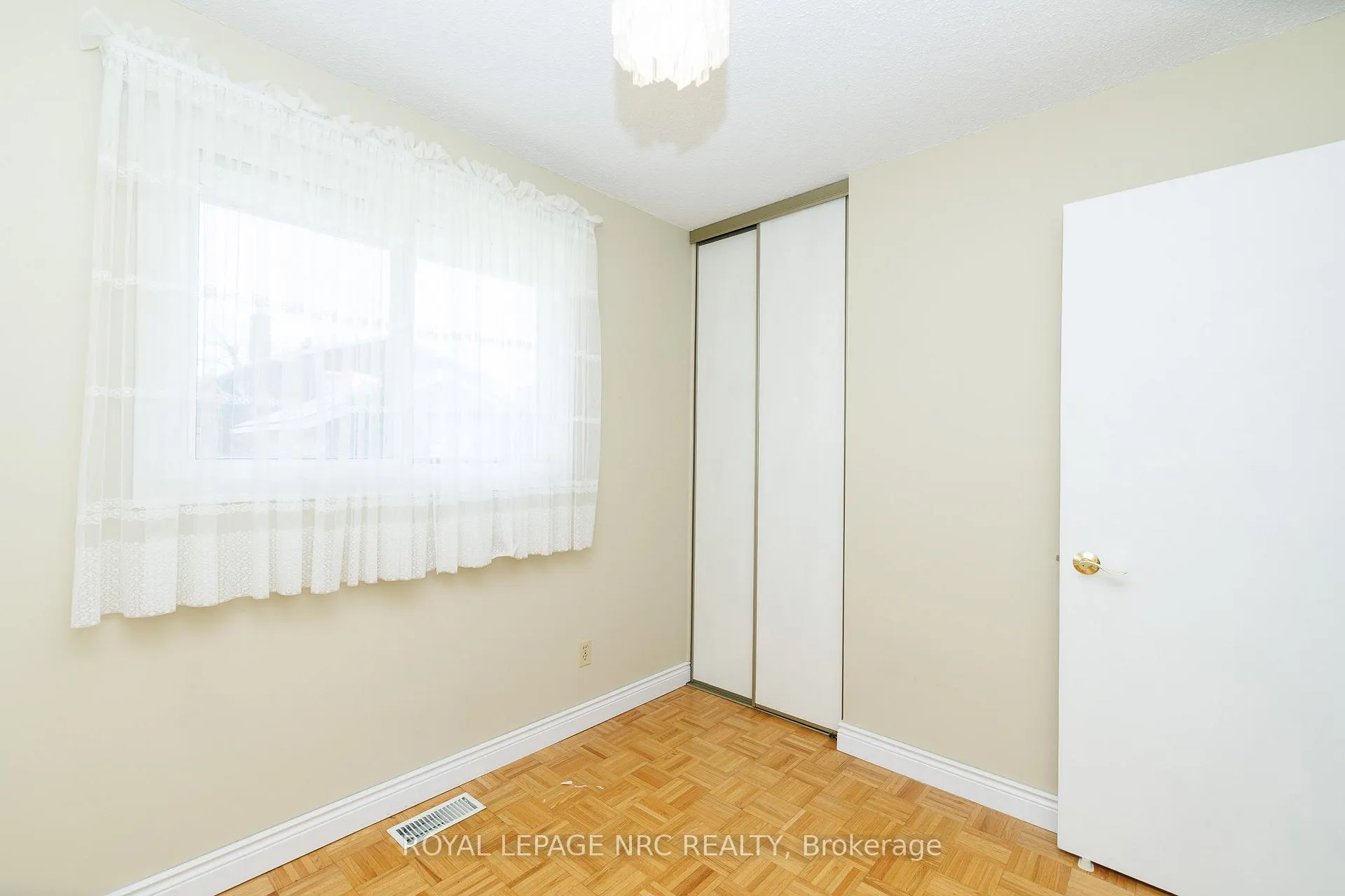 Photo 25 of 6518 Harmony Avenue, Niagara Falls, West Wood — HOMEH