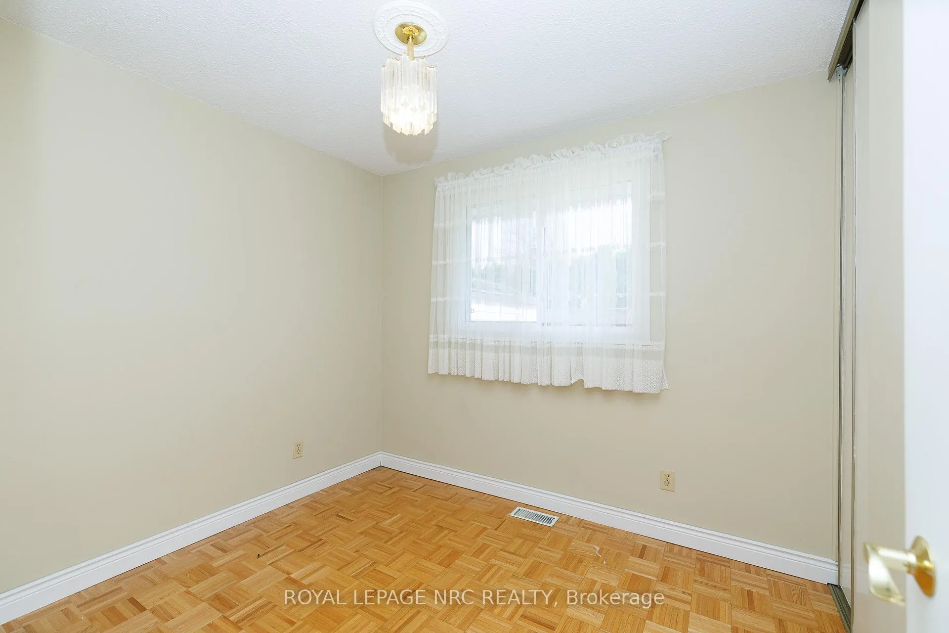 Photo 32 of 6518 Harmony Avenue, Niagara Falls, West Wood — HOMEH