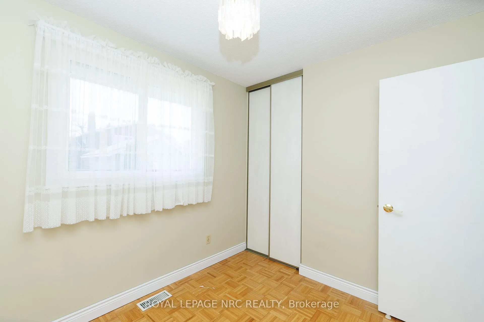Photo 33 of 6518 Harmony Avenue, Niagara Falls, West Wood — HOMEH