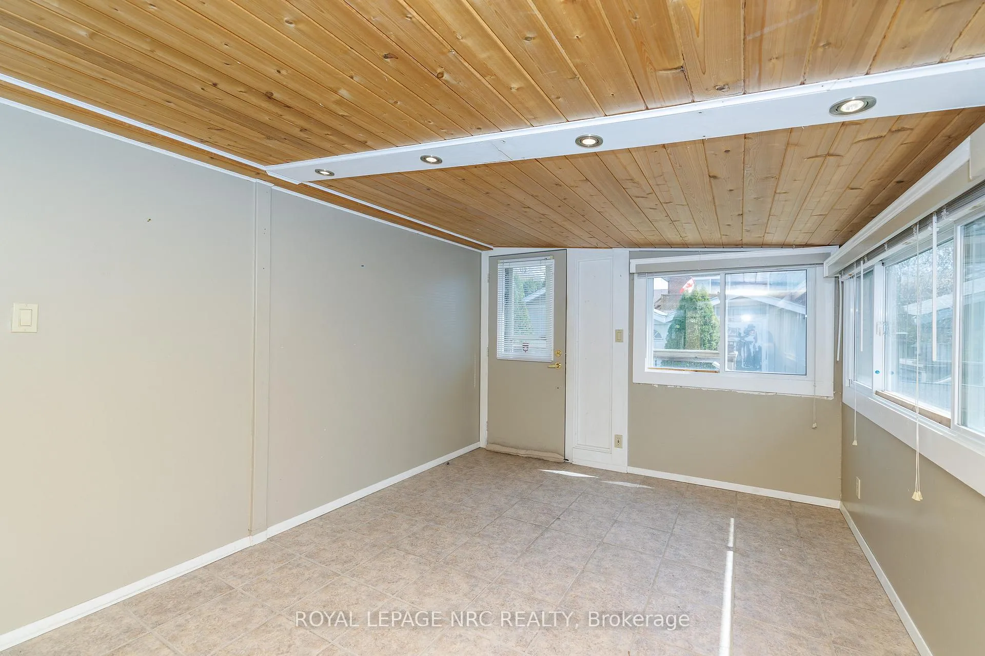Photo 36 of 6518 Harmony Avenue, Niagara Falls, West Wood — HOMEH