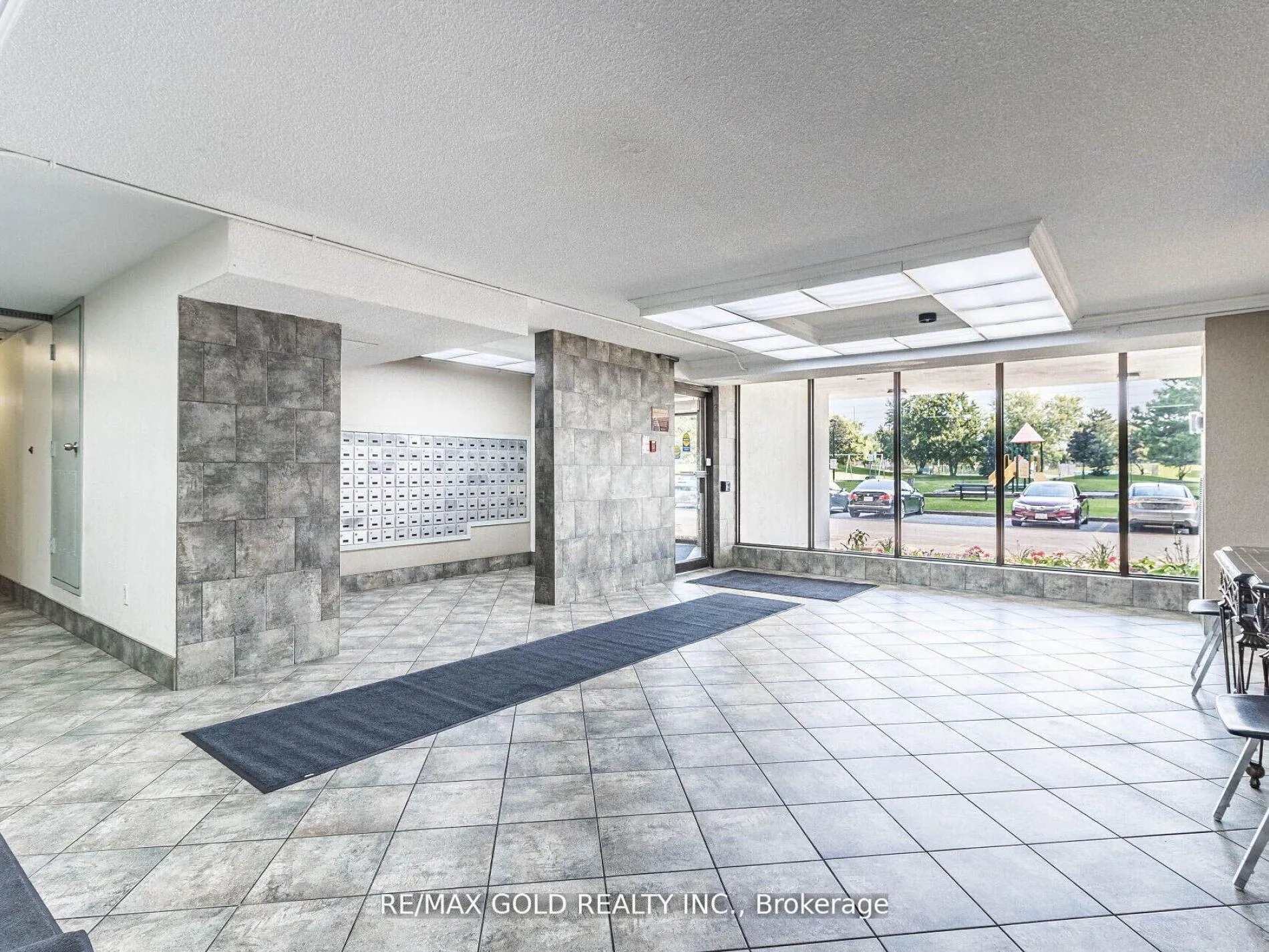 Photo 2 of Unit 404, 18 Knightsbridge Road, Brampton, Queen Street Corridor — HOMEH