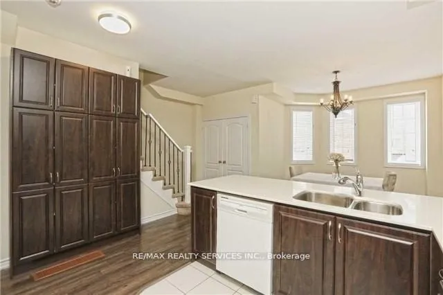 Photo 3 of 10 Rabbit Run Way, Brampton, Heart Lake East — HOMEH