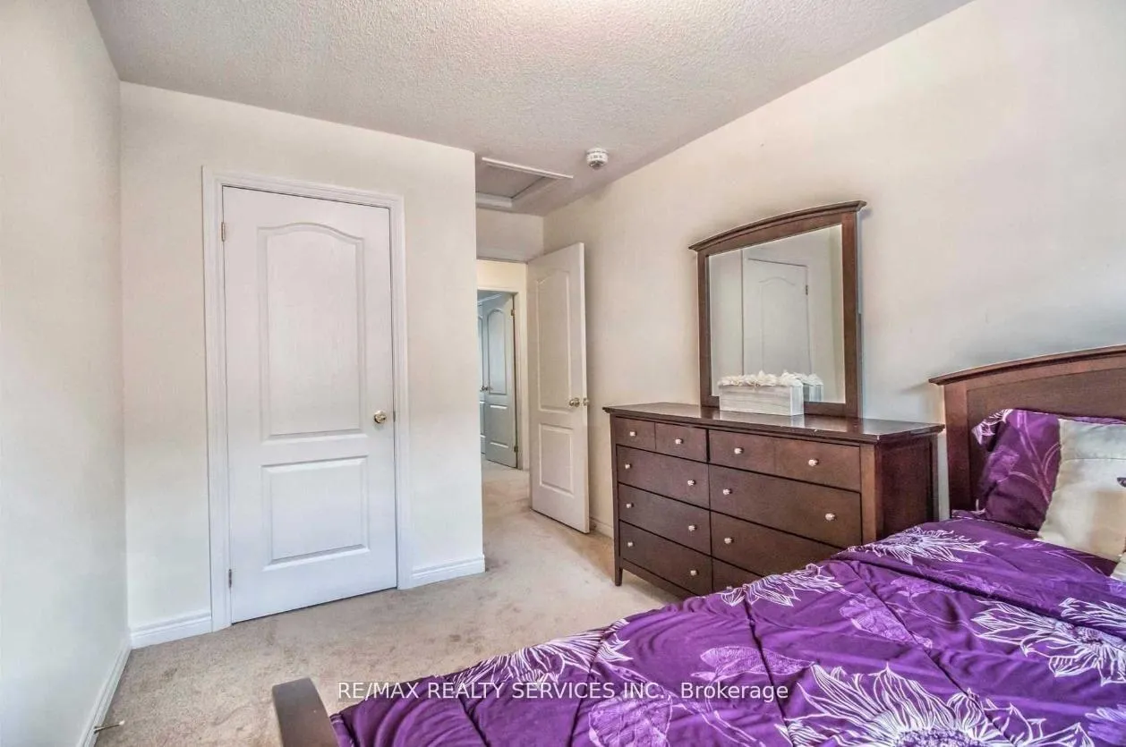 Photo 7 of 10 Rabbit Run Way, Brampton, Heart Lake East — HOMEH