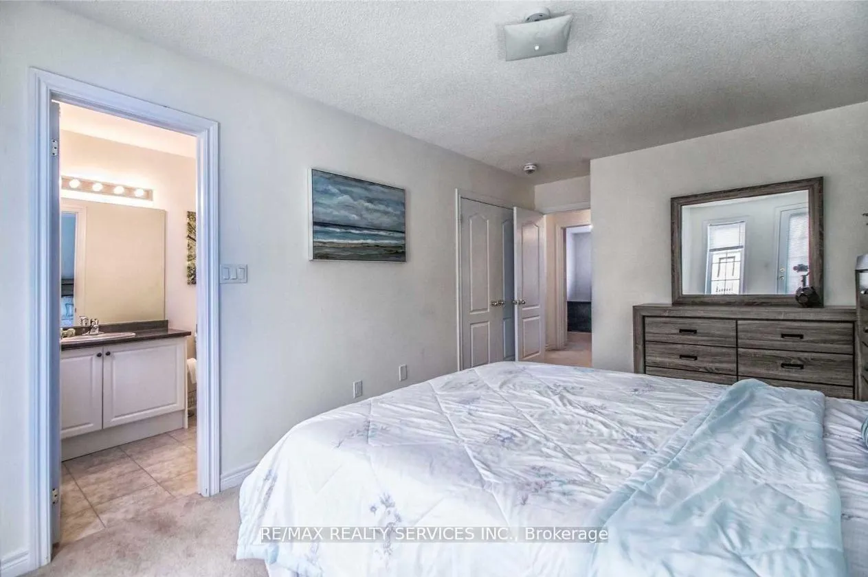 Photo 8 of 10 Rabbit Run Way, Brampton, Heart Lake East — HOMEH