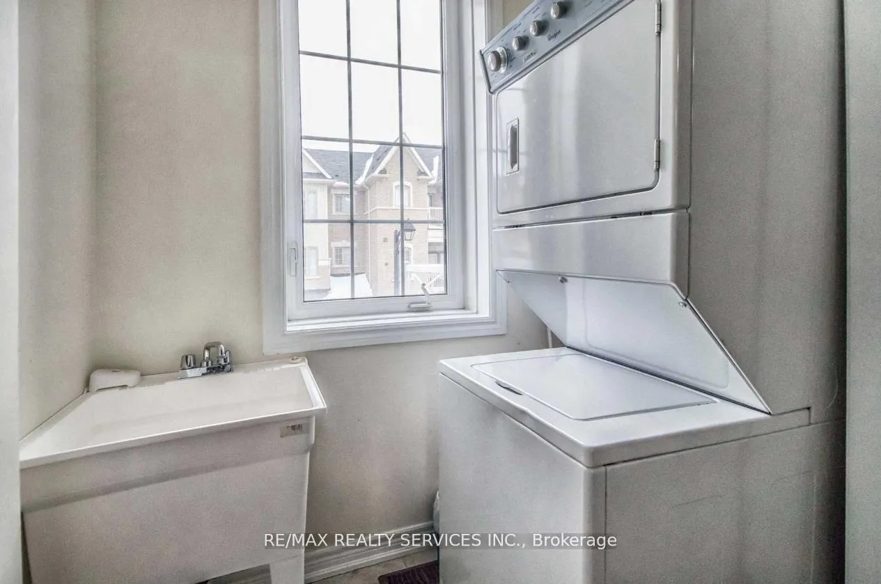 Photo 10 of 10 Rabbit Run Way, Brampton, Heart Lake East — HOMEH