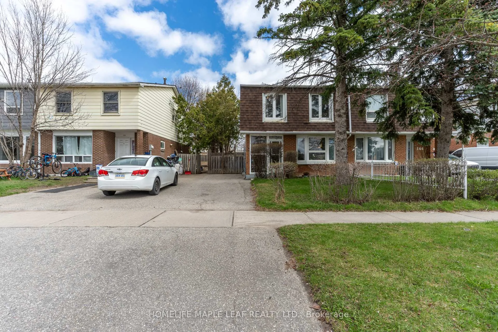 Front of 148 Hansen Road N