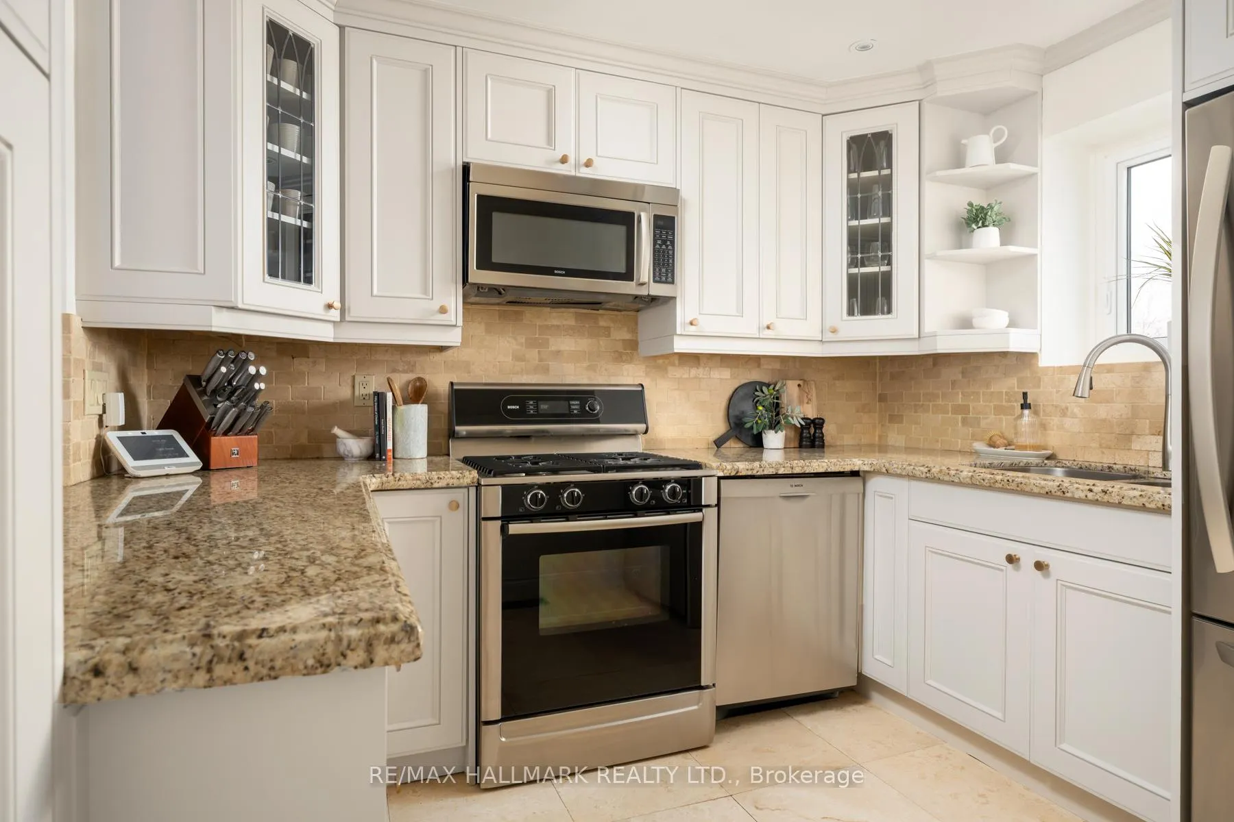 Photo 4 of 619 Balliol Street, Toronto, Mount Pleasant East — HOMEH