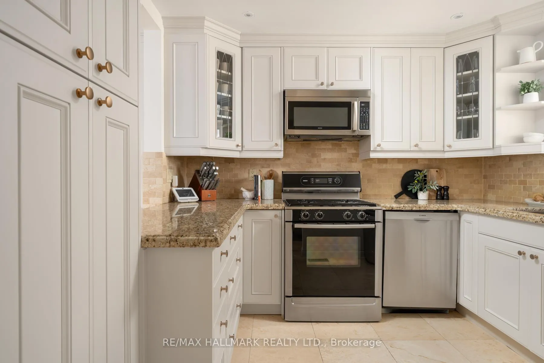 Photo 6 of 619 Balliol Street, Toronto, Mount Pleasant East — HOMEH