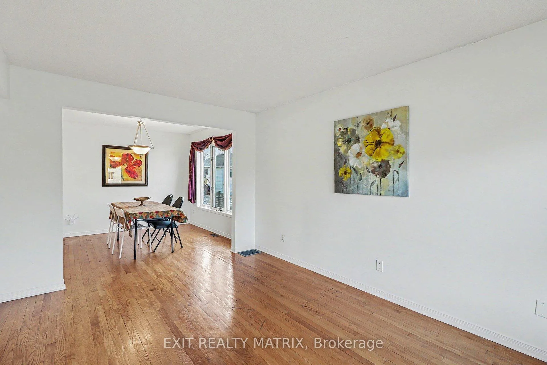 Photo 5 of 2829 Gothwood Place, Ottawa, Sawmill Creek/Timbermill — HOMEH