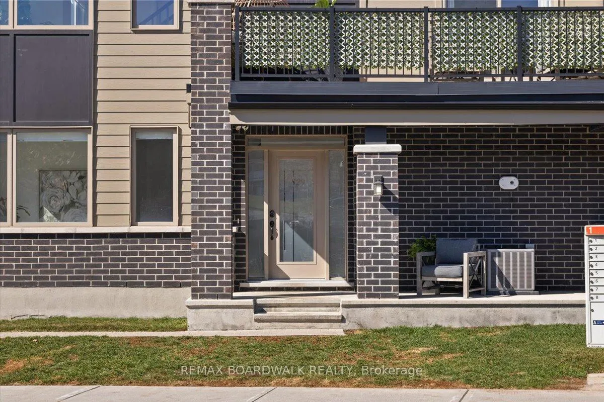 Photo 2 of 829 Kiniw Private, Ottawa, CFB Rockcliffe and Area — HOMEH