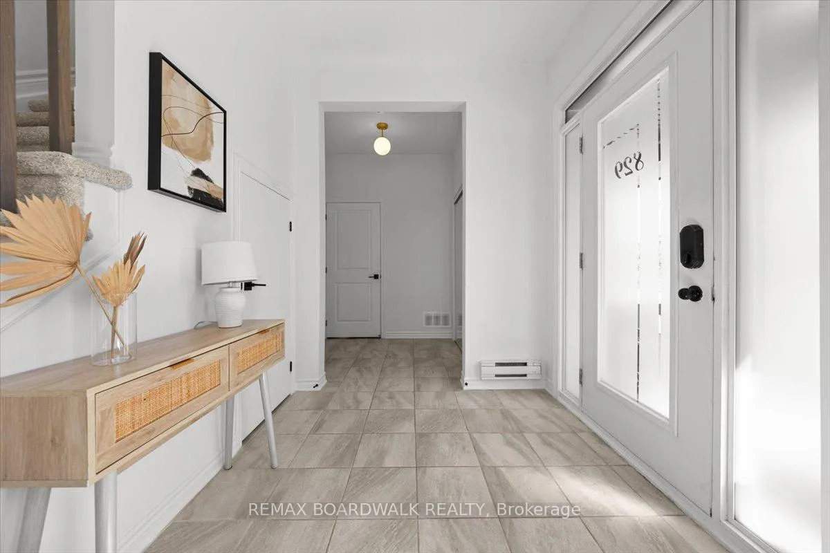 Photo 3 of 829 Kiniw Private, Ottawa, CFB Rockcliffe and Area — HOMEH
