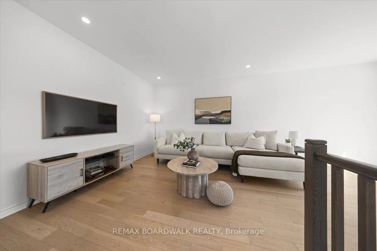 Photo 9 of 829 Kiniw Private, Ottawa, CFB Rockcliffe and Area — HOMEH