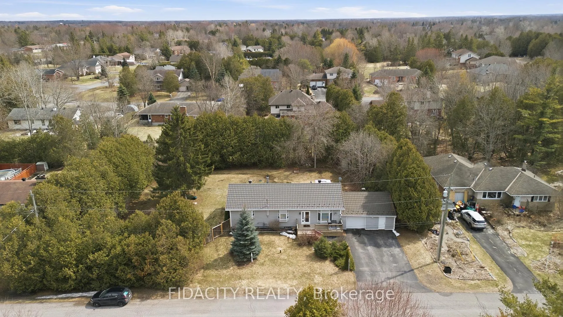 Photo 3 of 6560 Jack Pine Crescent, Ottawa, Greely — HOMEH
