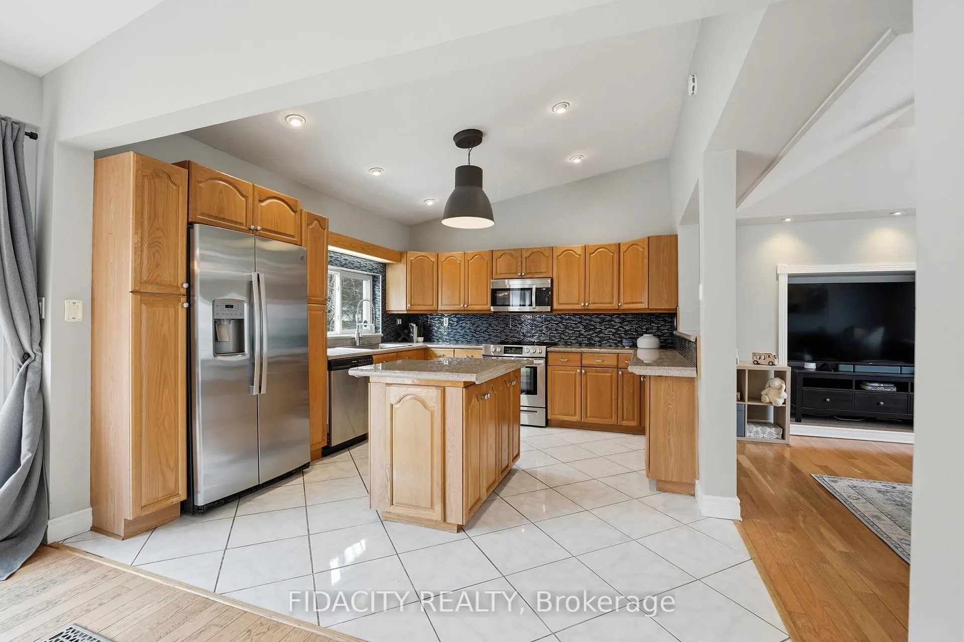 Photo 11 of 6560 Jack Pine Crescent, Ottawa, Greely — HOMEH