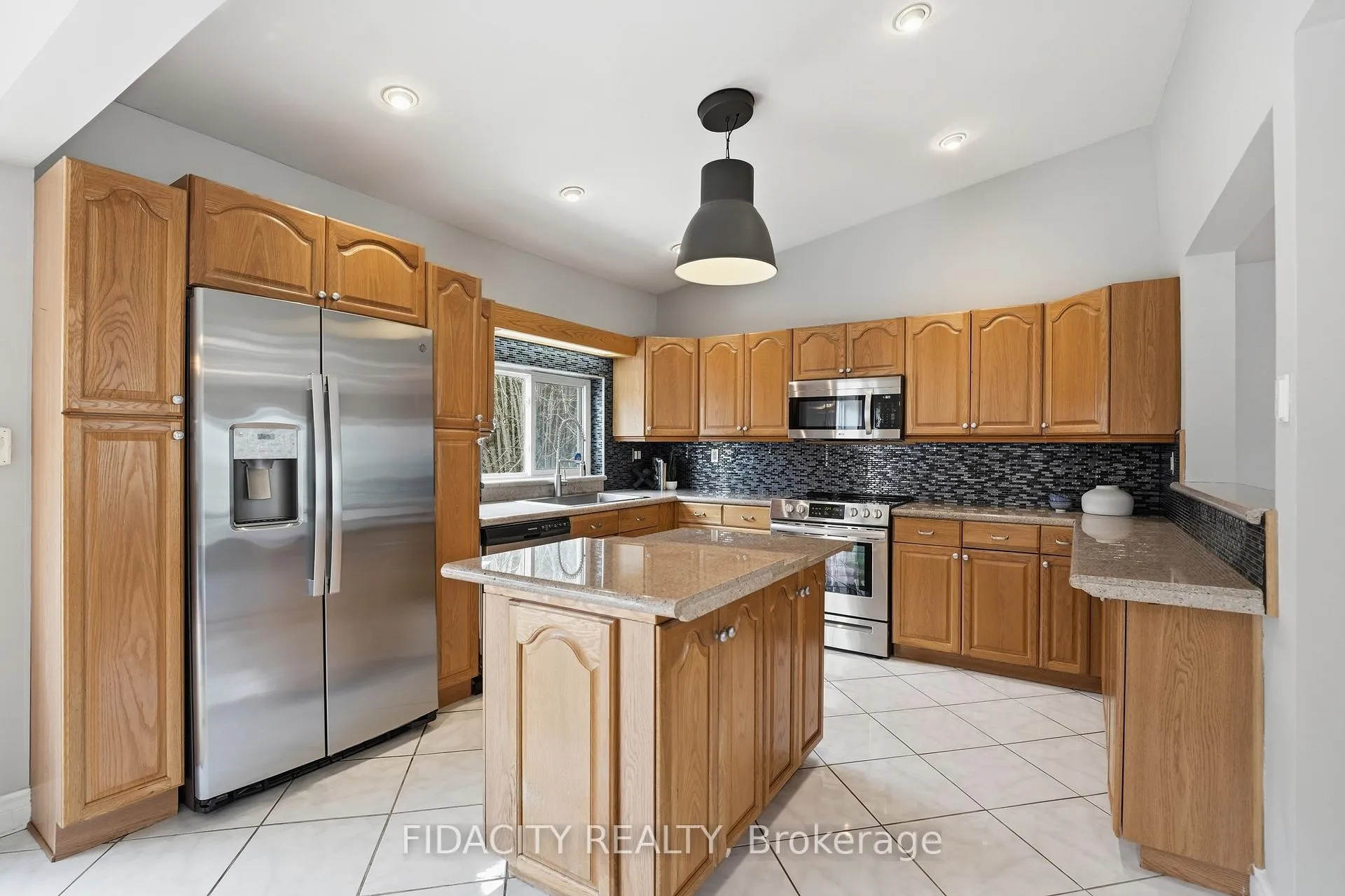 Photo 12 of 6560 Jack Pine Crescent, Ottawa, Greely — HOMEH