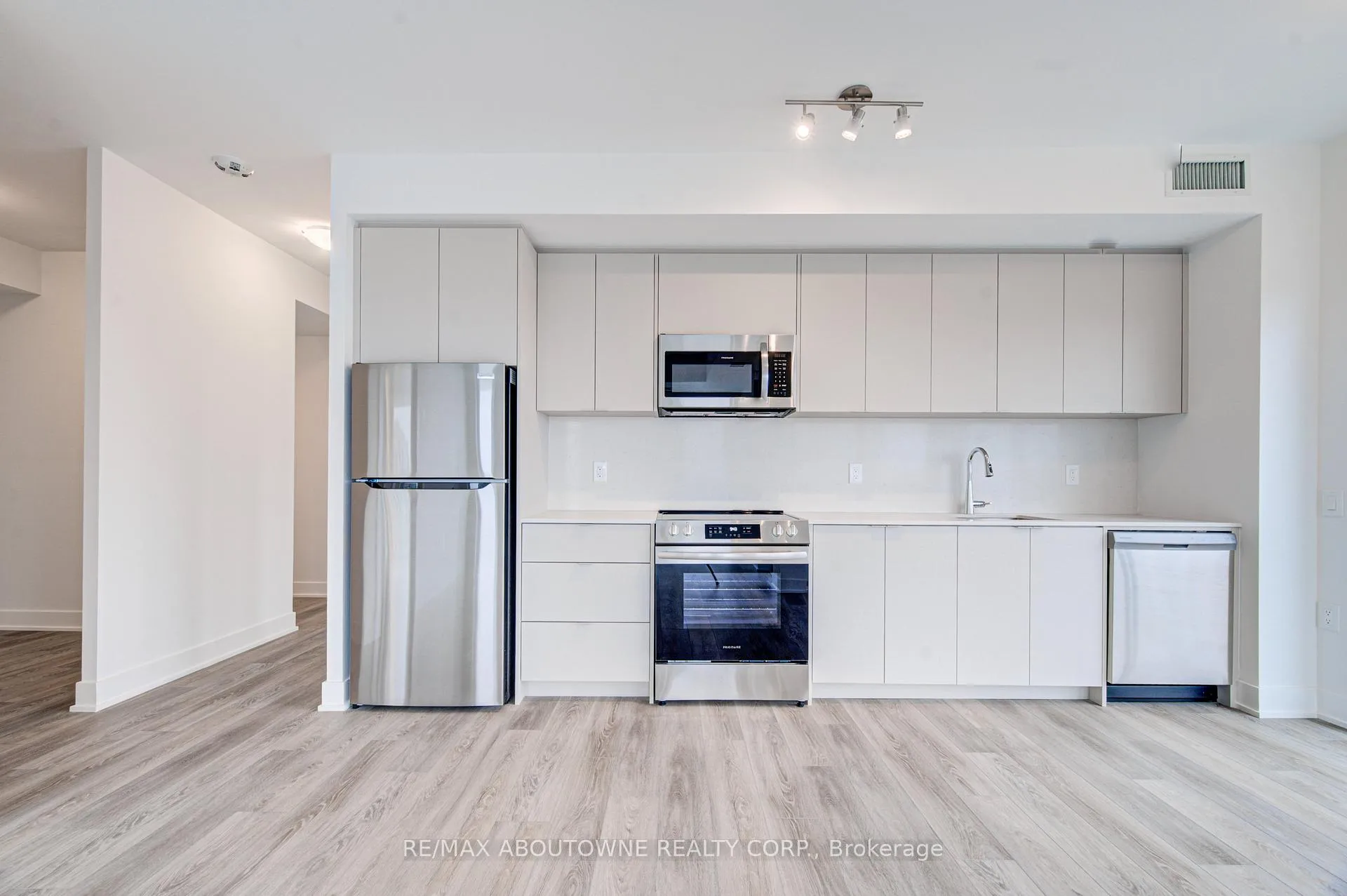 Photo 3 of Unit 1205, 2088 James Street, Burlington, Brant — HOMEH