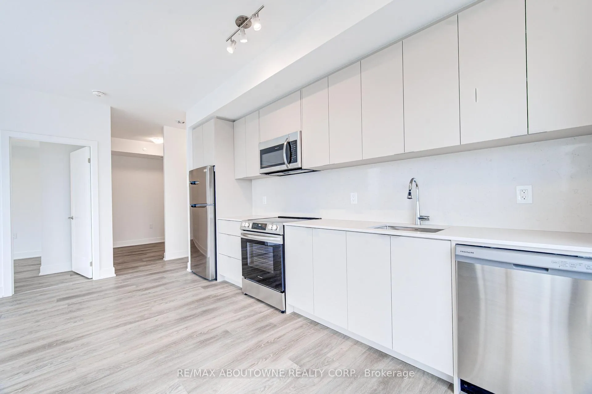 Photo 4 of Unit 1205, 2088 James Street, Burlington, Brant — HOMEH