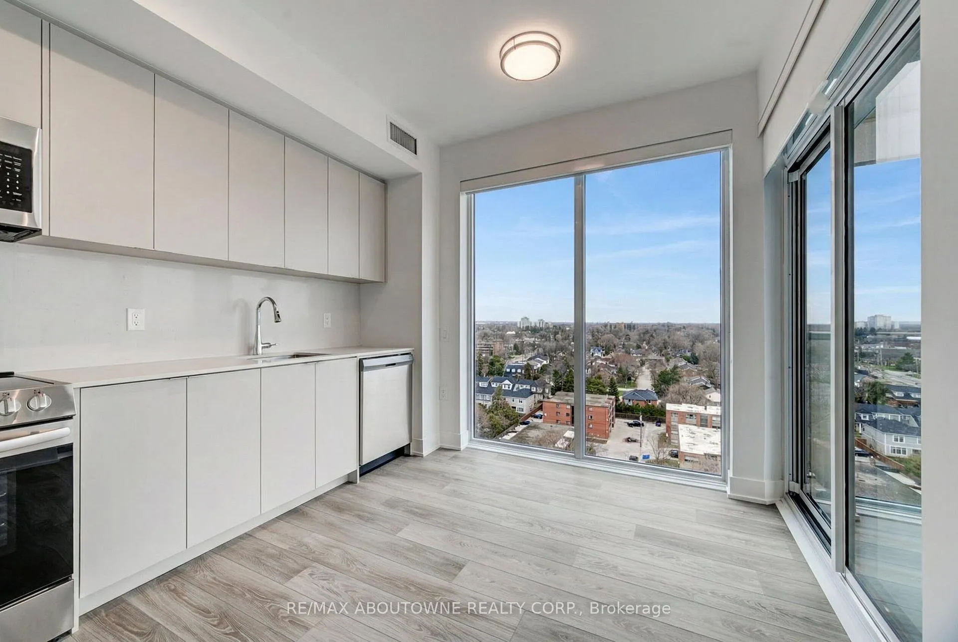 Photo 5 of Unit 1205, 2088 James Street, Burlington, Brant — HOMEH