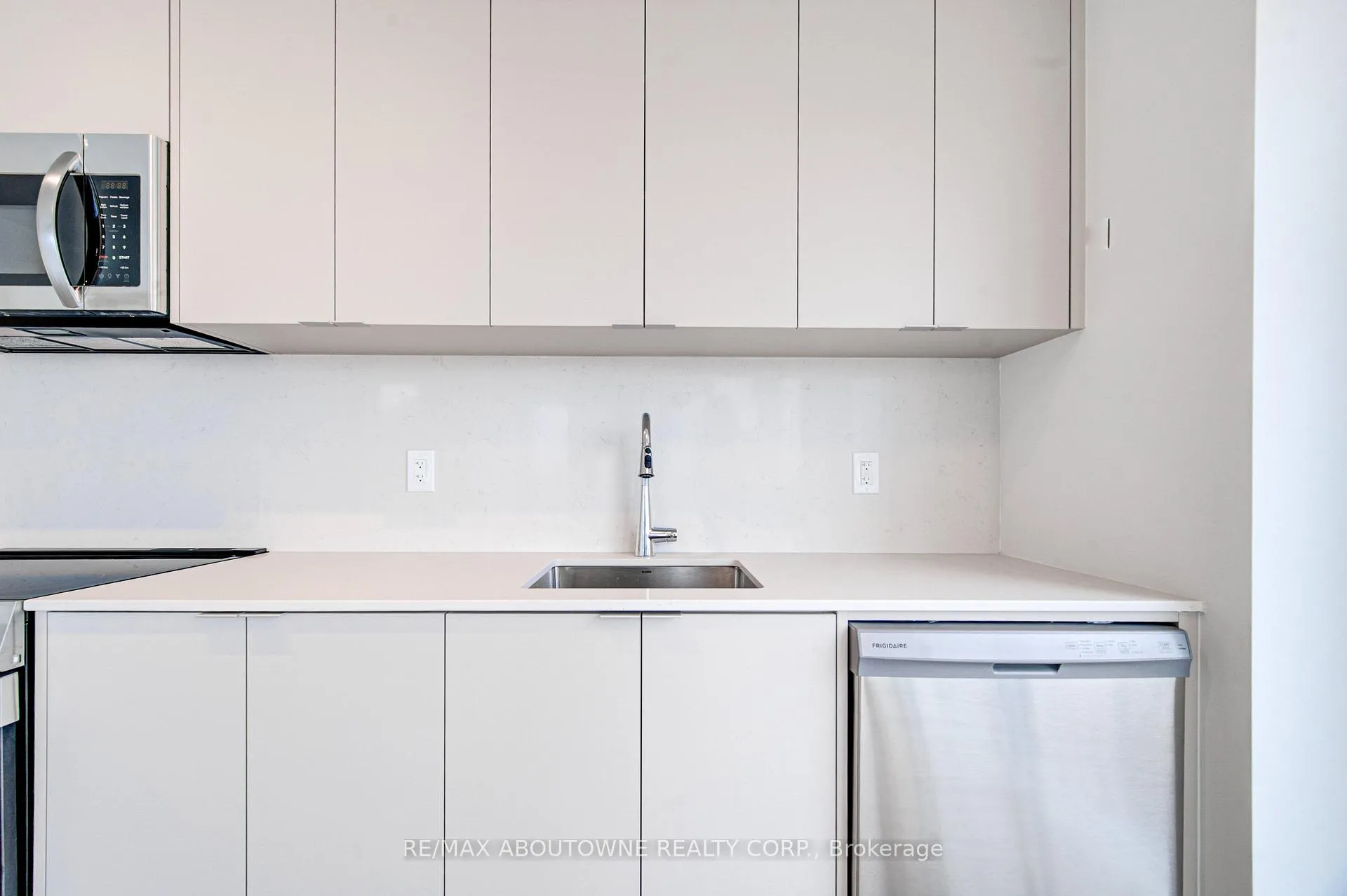 Photo 6 of Unit 1205, 2088 James Street, Burlington, Brant — HOMEH