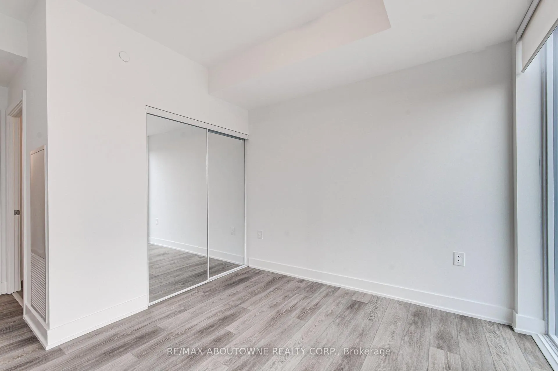 Photo 16 of Unit 1205, 2088 James Street, Burlington, Brant — HOMEH