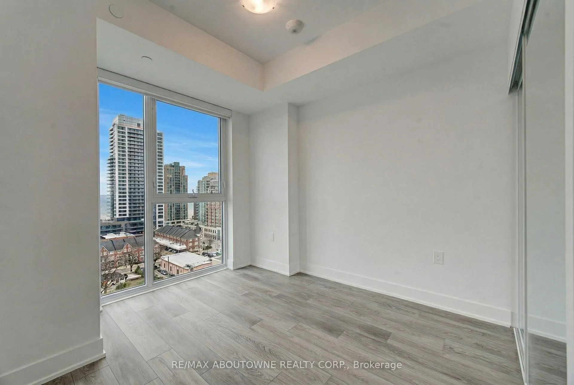 Photo 20 of Unit 1205, 2088 James Street, Burlington, Brant — HOMEH