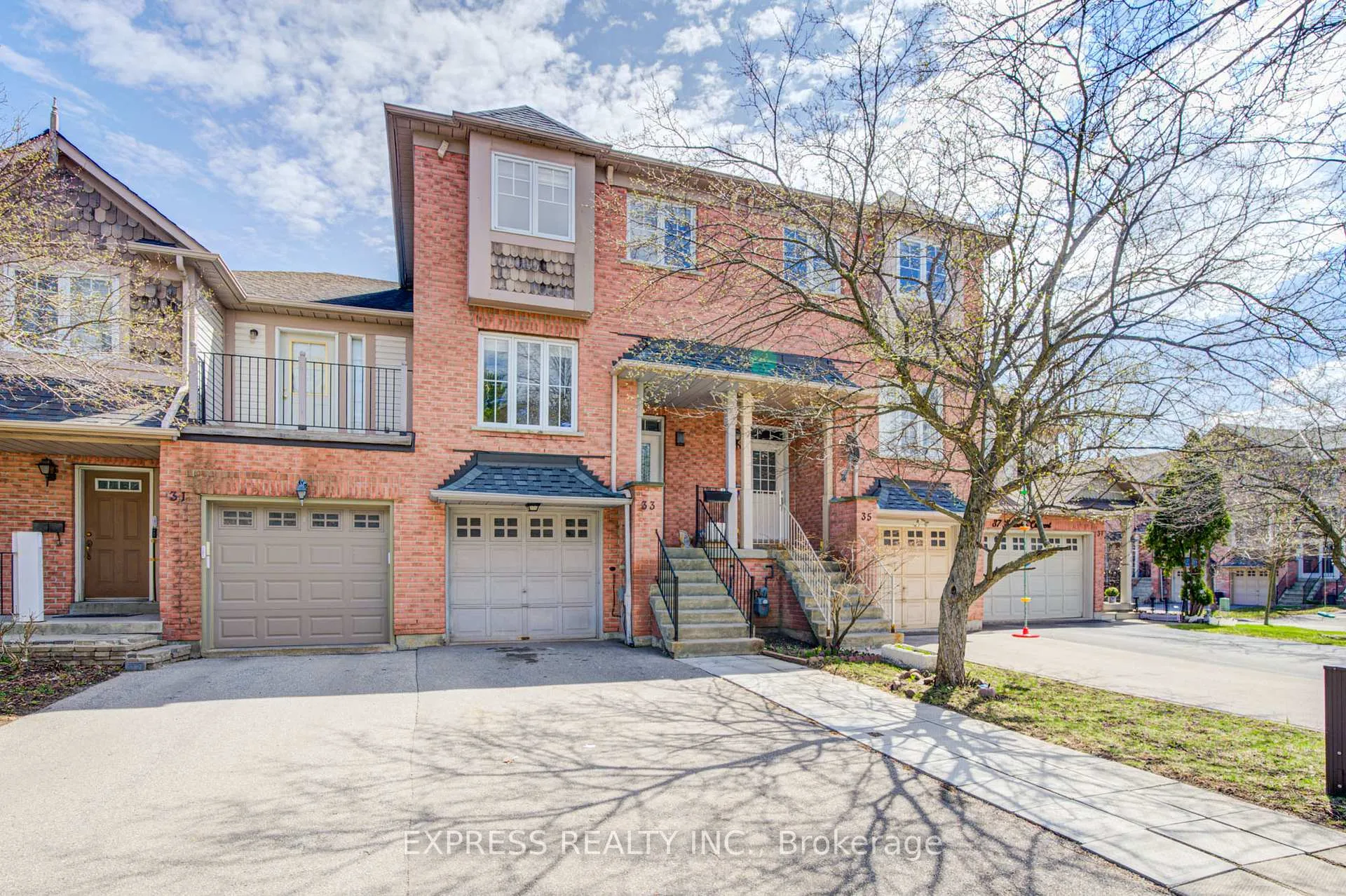 Photo 2 of 33 Schouten Crescent, Markham, Vinegar Hill — HOMEH