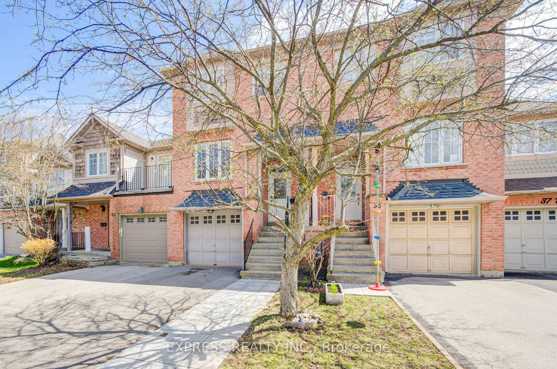 Photo 3 of 33 Schouten Crescent, Markham, Vinegar Hill — HOMEH