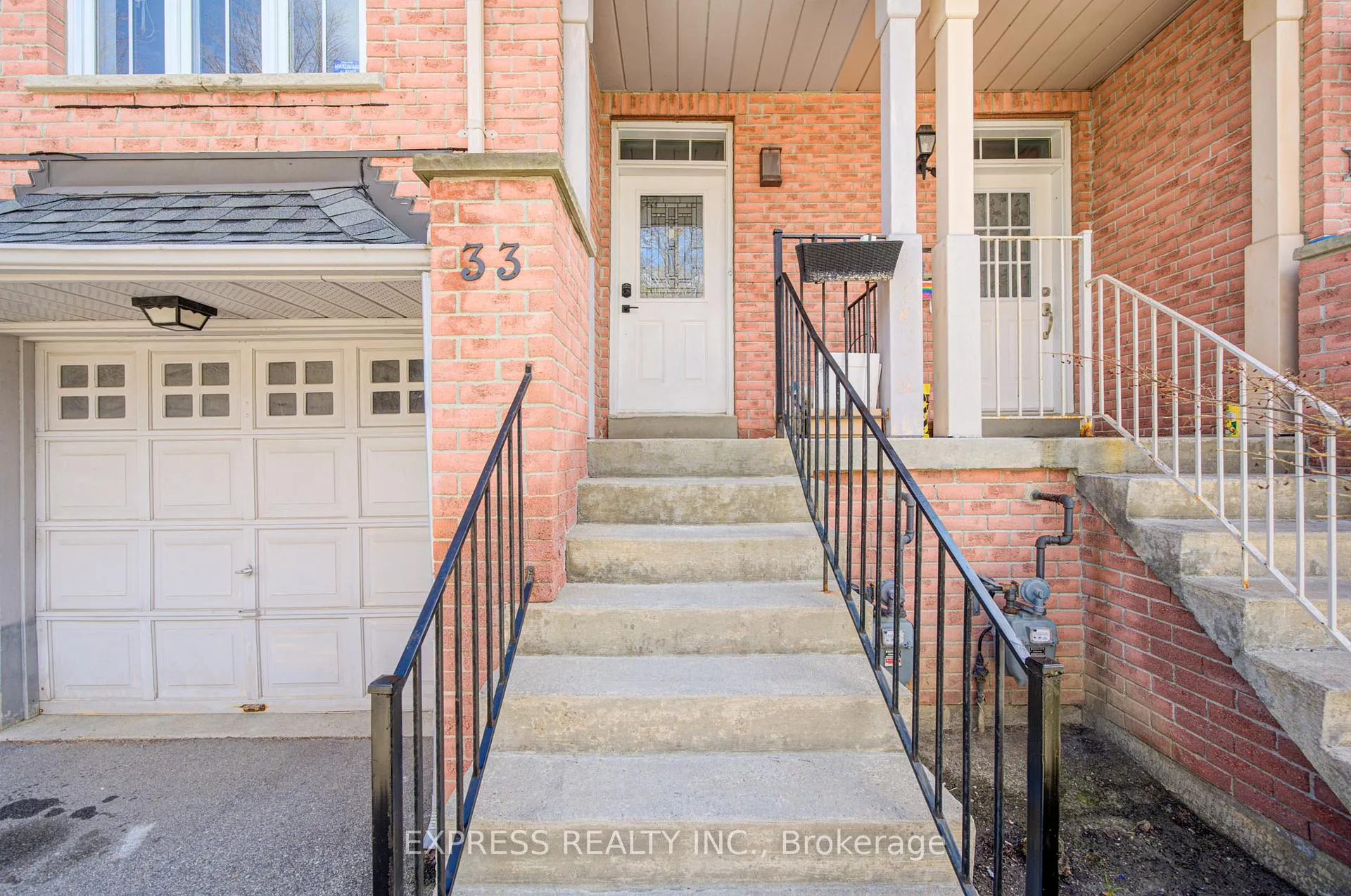 Photo 4 of 33 Schouten Crescent, Markham, Vinegar Hill — HOMEH