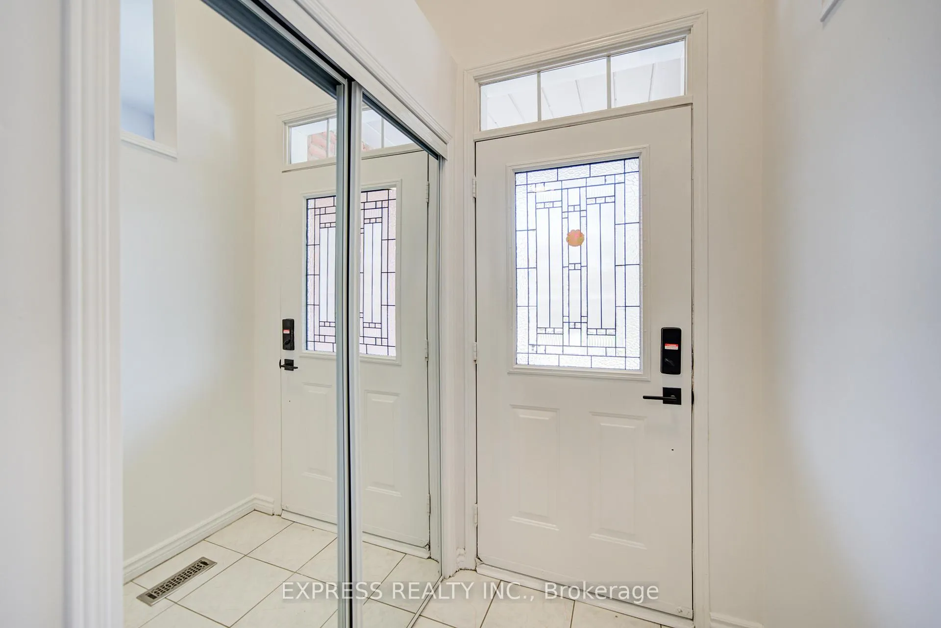 Photo 6 of 33 Schouten Crescent, Markham, Vinegar Hill — HOMEH