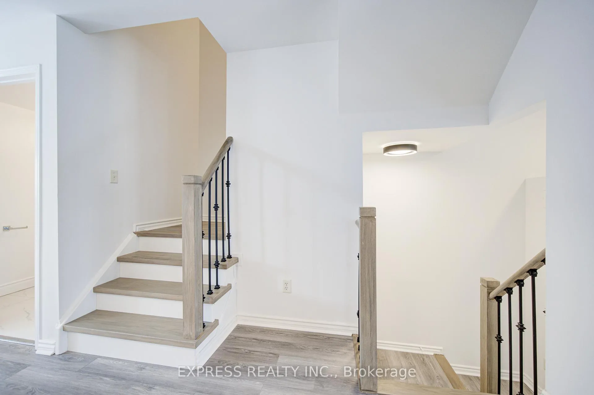 Photo 7 of 33 Schouten Crescent, Markham, Vinegar Hill — HOMEH