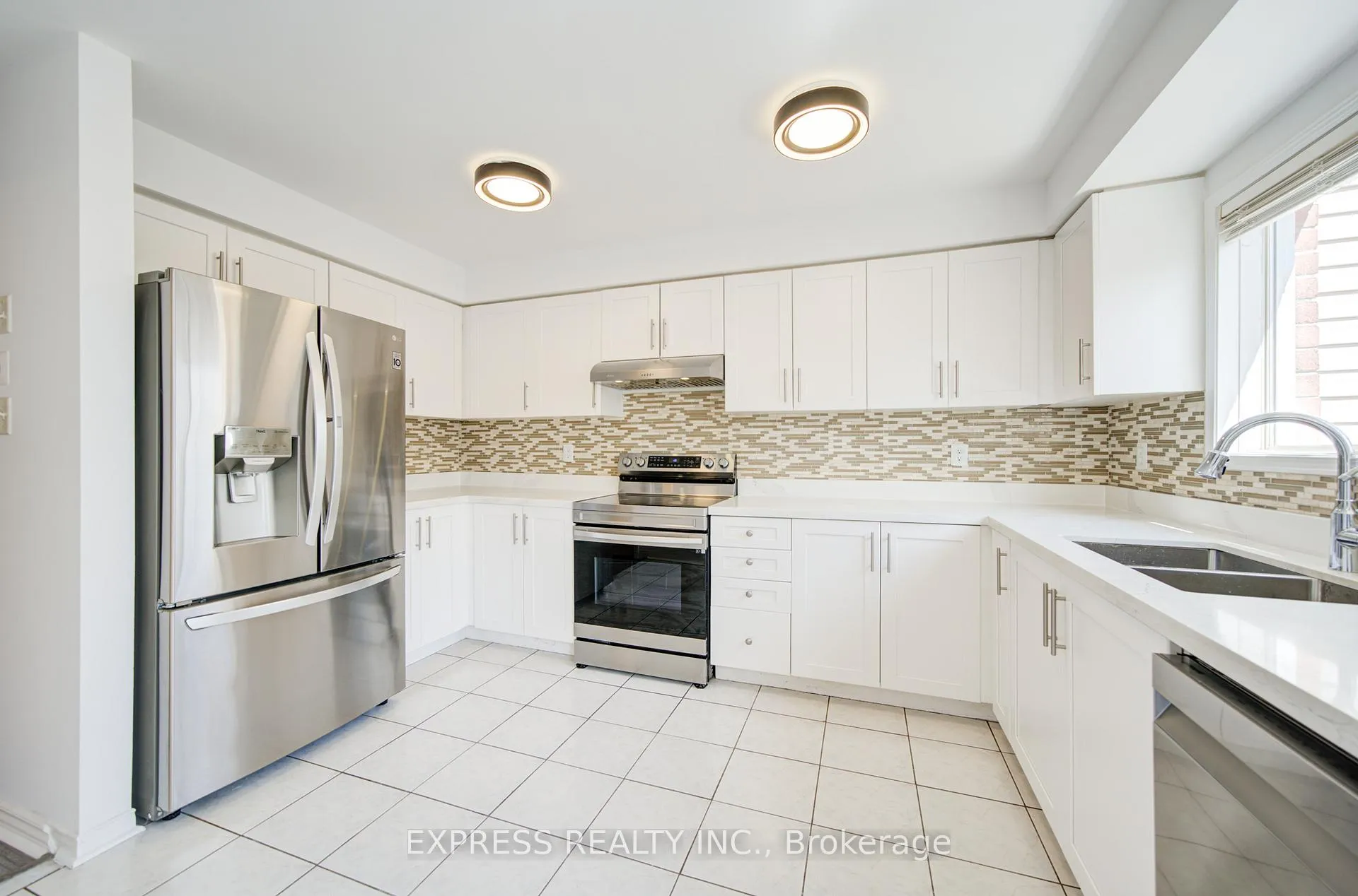 Photo 16 of 33 Schouten Crescent, Markham, Vinegar Hill — HOMEH