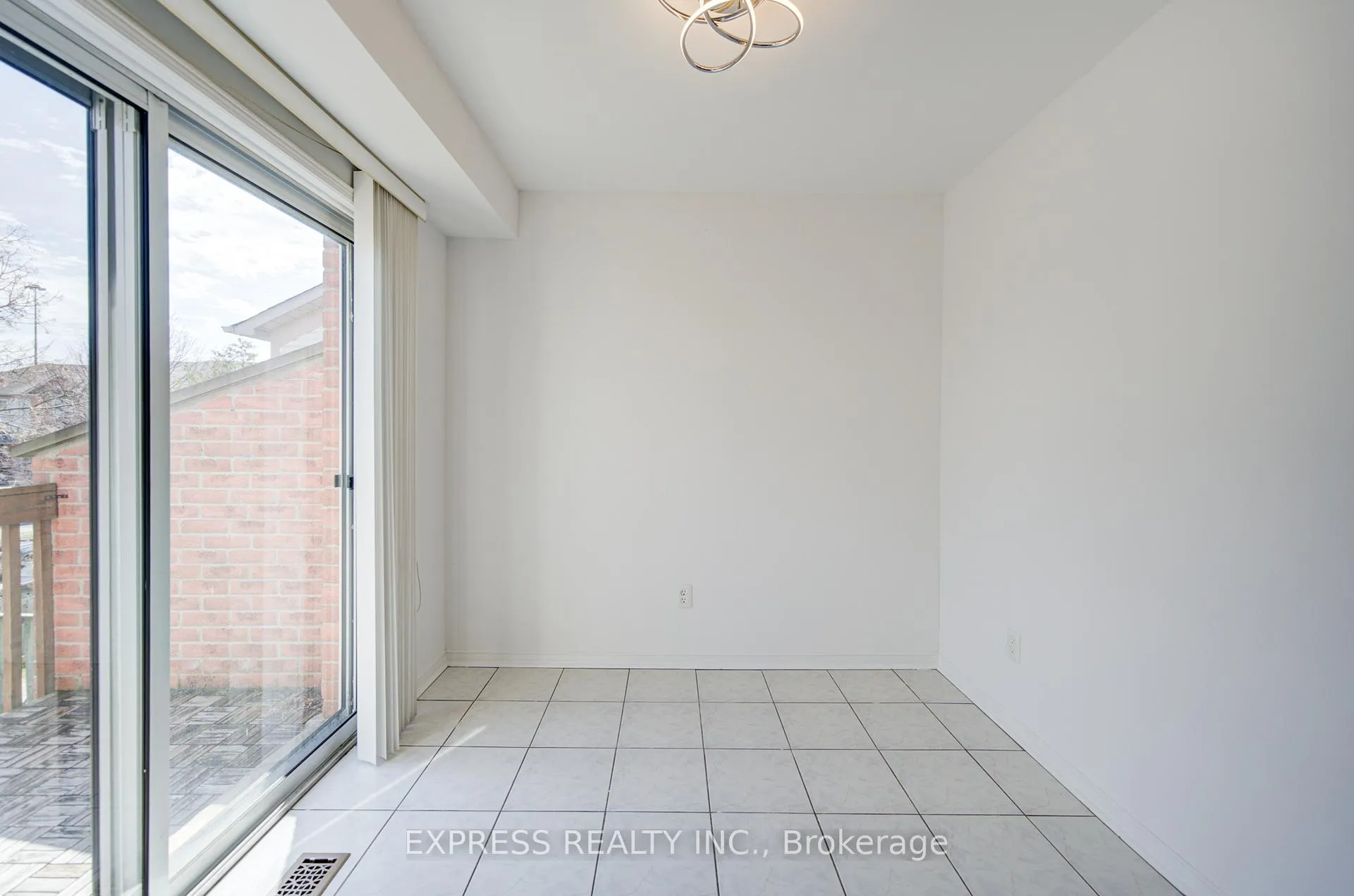 Photo 20 of 33 Schouten Crescent, Markham, Vinegar Hill — HOMEH