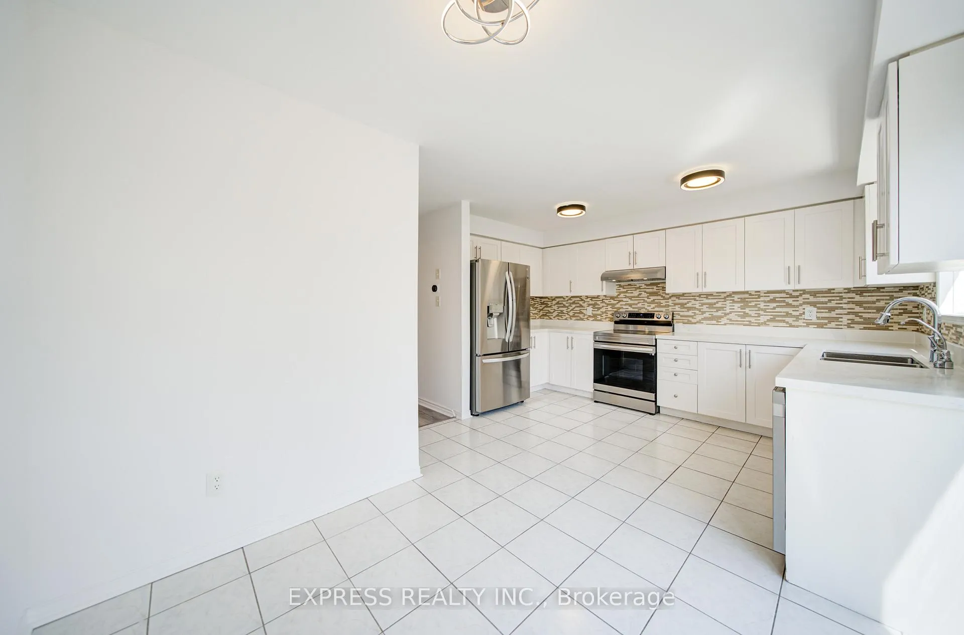 Photo 21 of 33 Schouten Crescent, Markham, Vinegar Hill — HOMEH
