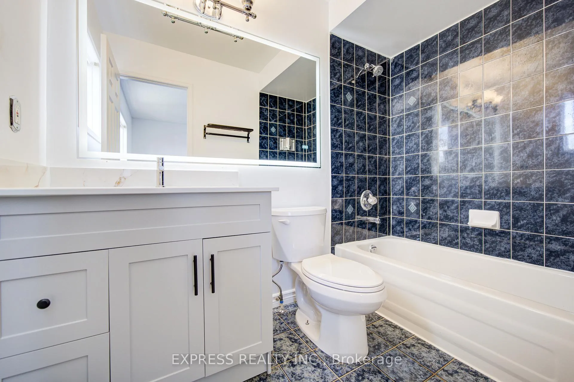 Photo 36 of 33 Schouten Crescent, Markham, Vinegar Hill — HOMEH