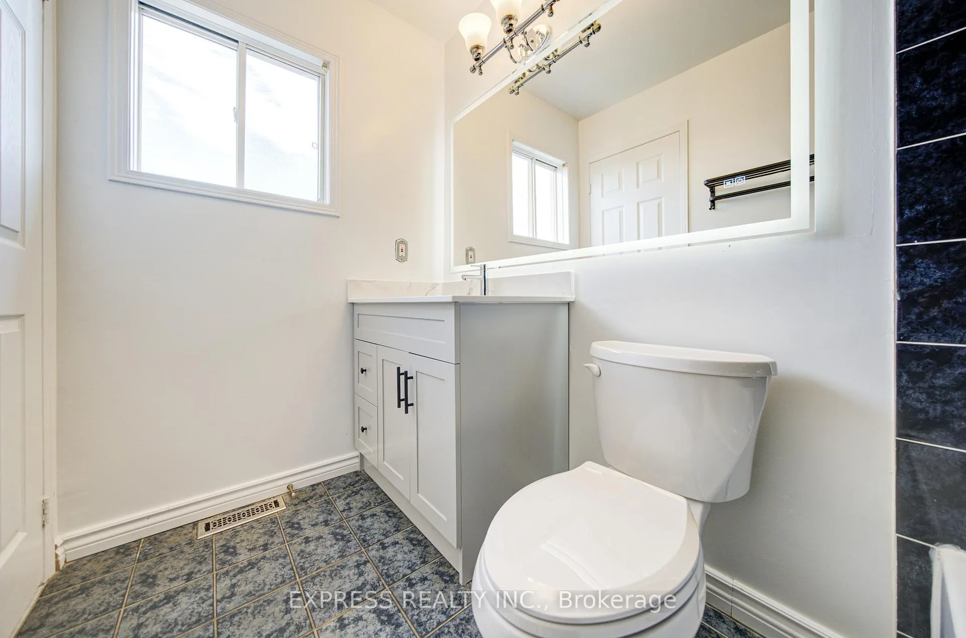Photo 37 of 33 Schouten Crescent, Markham, Vinegar Hill — HOMEH
