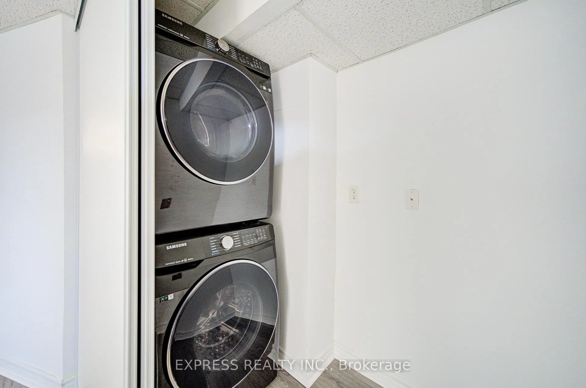 Photo 44 of 33 Schouten Crescent, Markham, Vinegar Hill — HOMEH