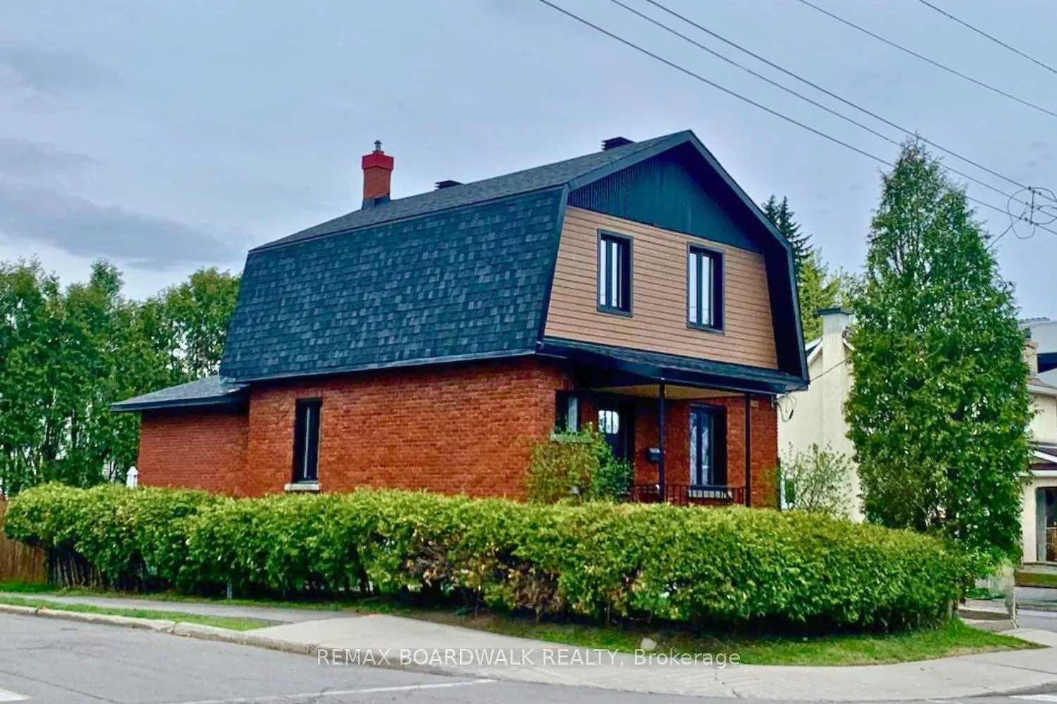 Photo 2 of 154 Queen Mary Street, Ottawa, Overbrook/Castle Heights — HOMEH