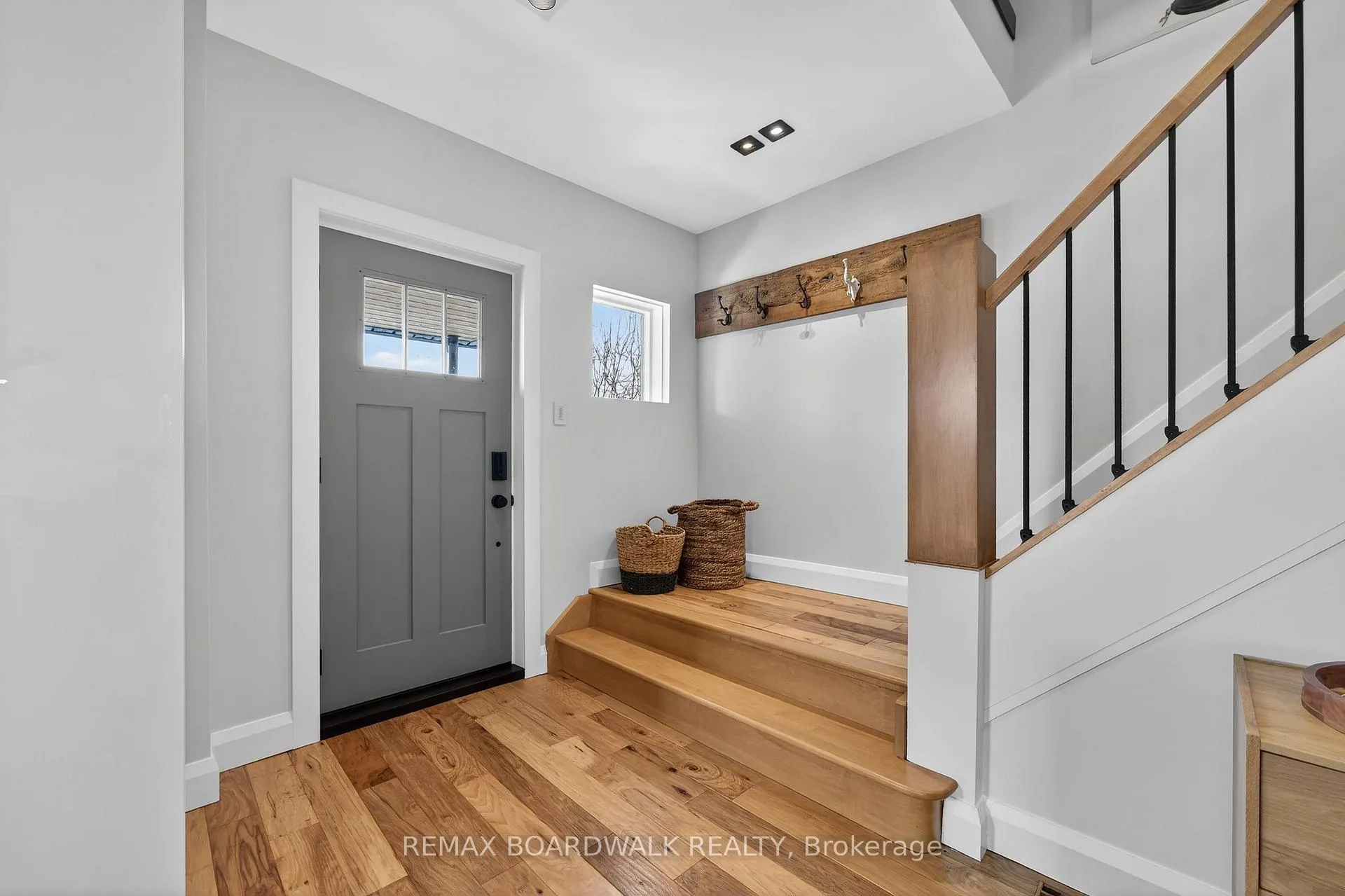 Photo 3 of 154 Queen Mary Street, Ottawa, Overbrook/Castle Heights — HOMEH