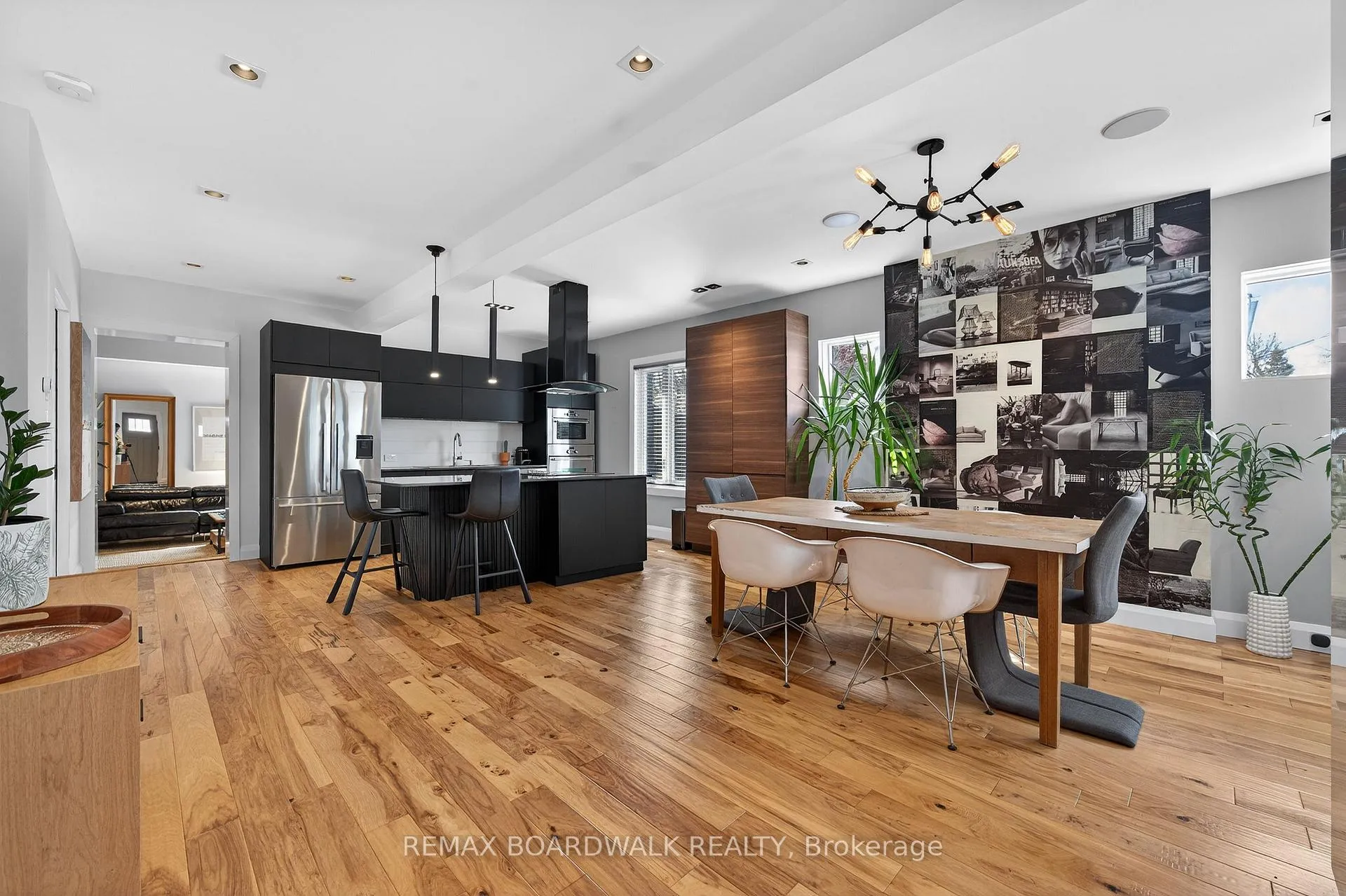 Photo 5 of 154 Queen Mary Street, Ottawa, Overbrook/Castle Heights — HOMEH