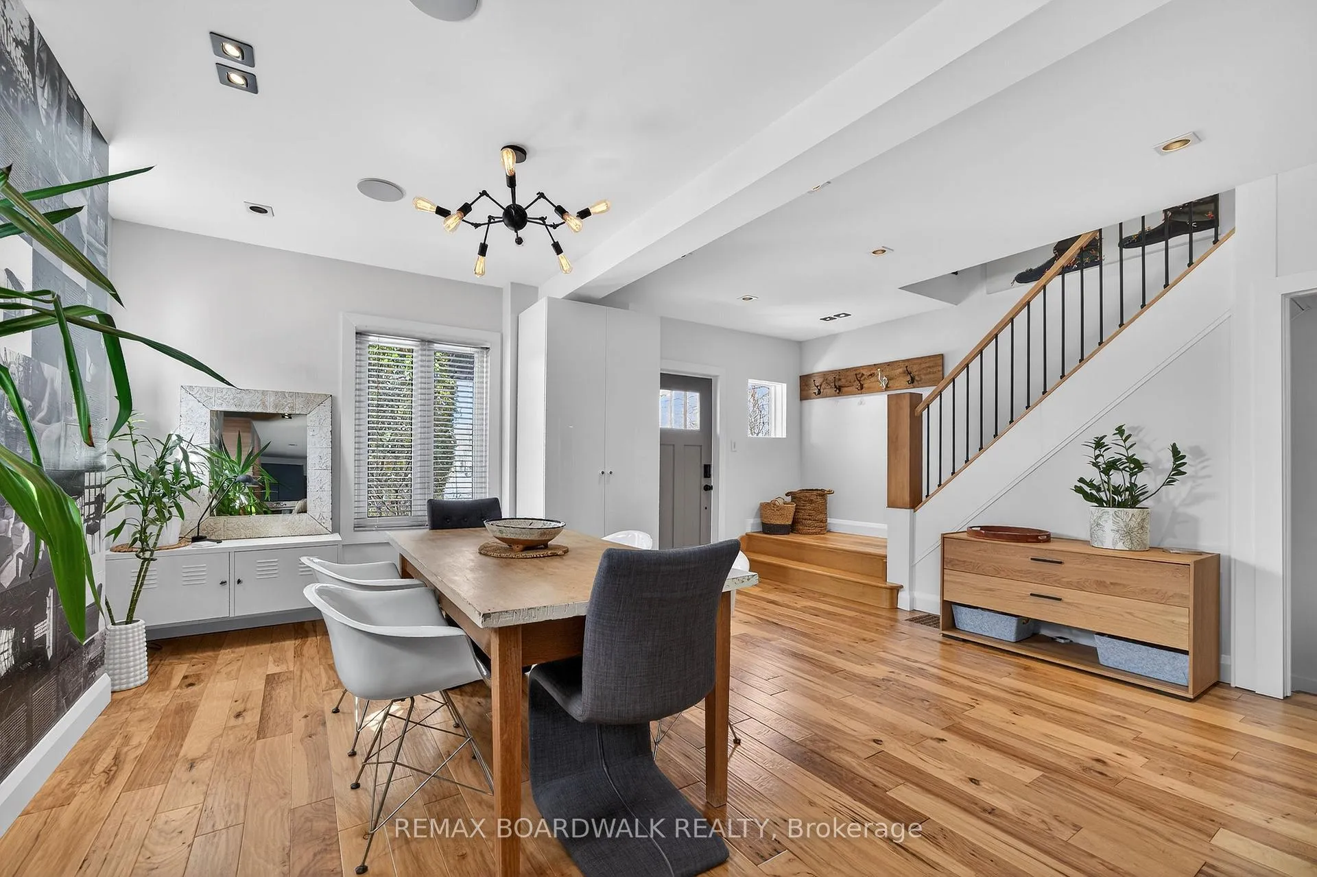 Photo 8 of 154 Queen Mary Street, Ottawa, Overbrook/Castle Heights — HOMEH