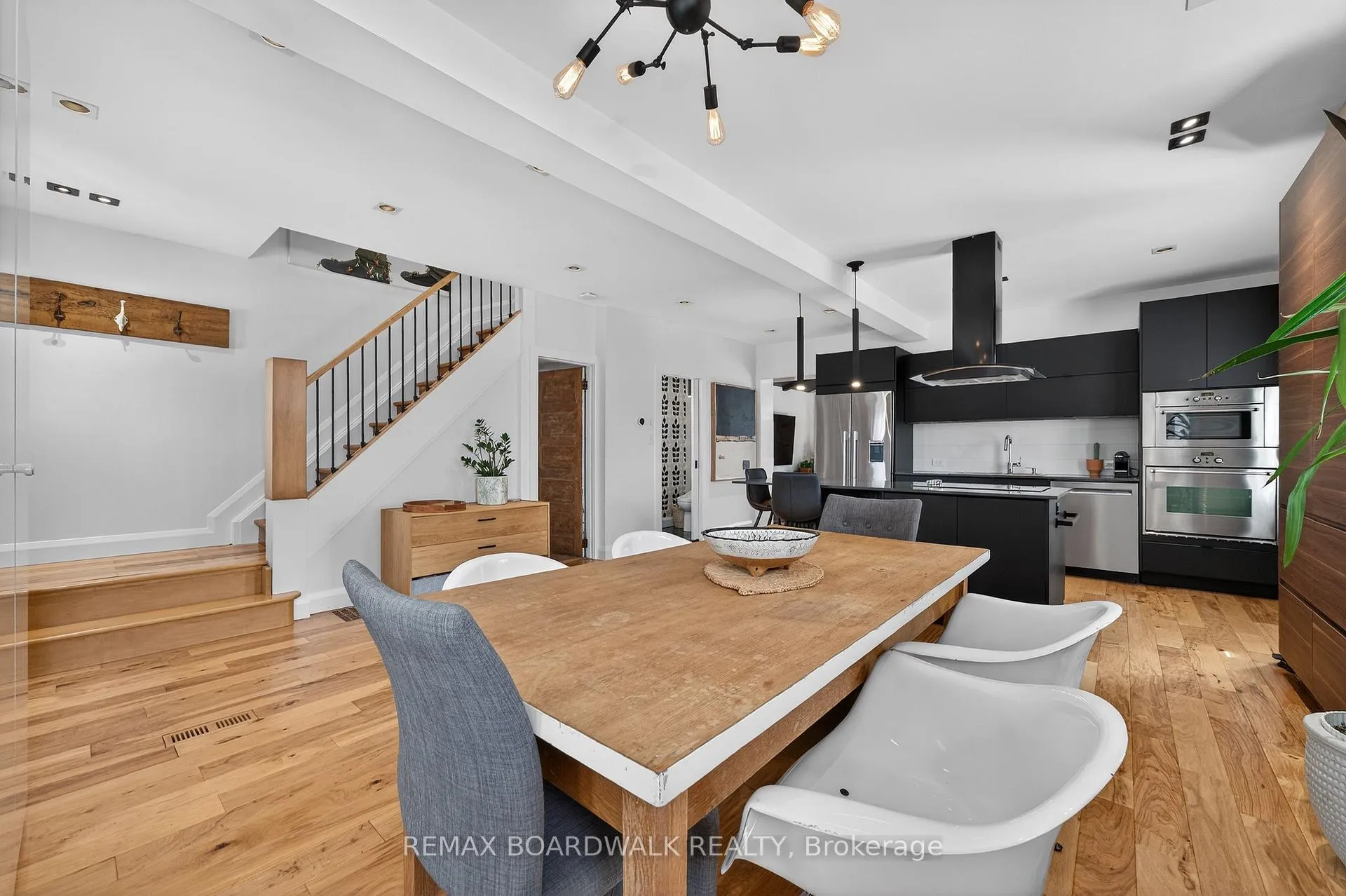 Photo 9 of 154 Queen Mary Street, Ottawa, Overbrook/Castle Heights — HOMEH