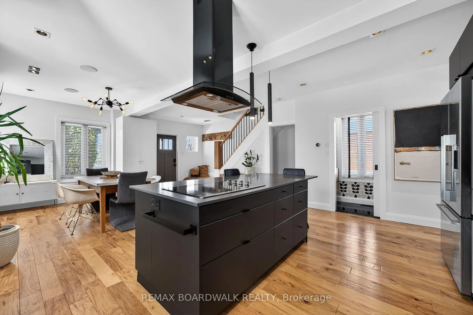 Photo 13 of 154 Queen Mary Street, Ottawa, Overbrook/Castle Heights — HOMEH