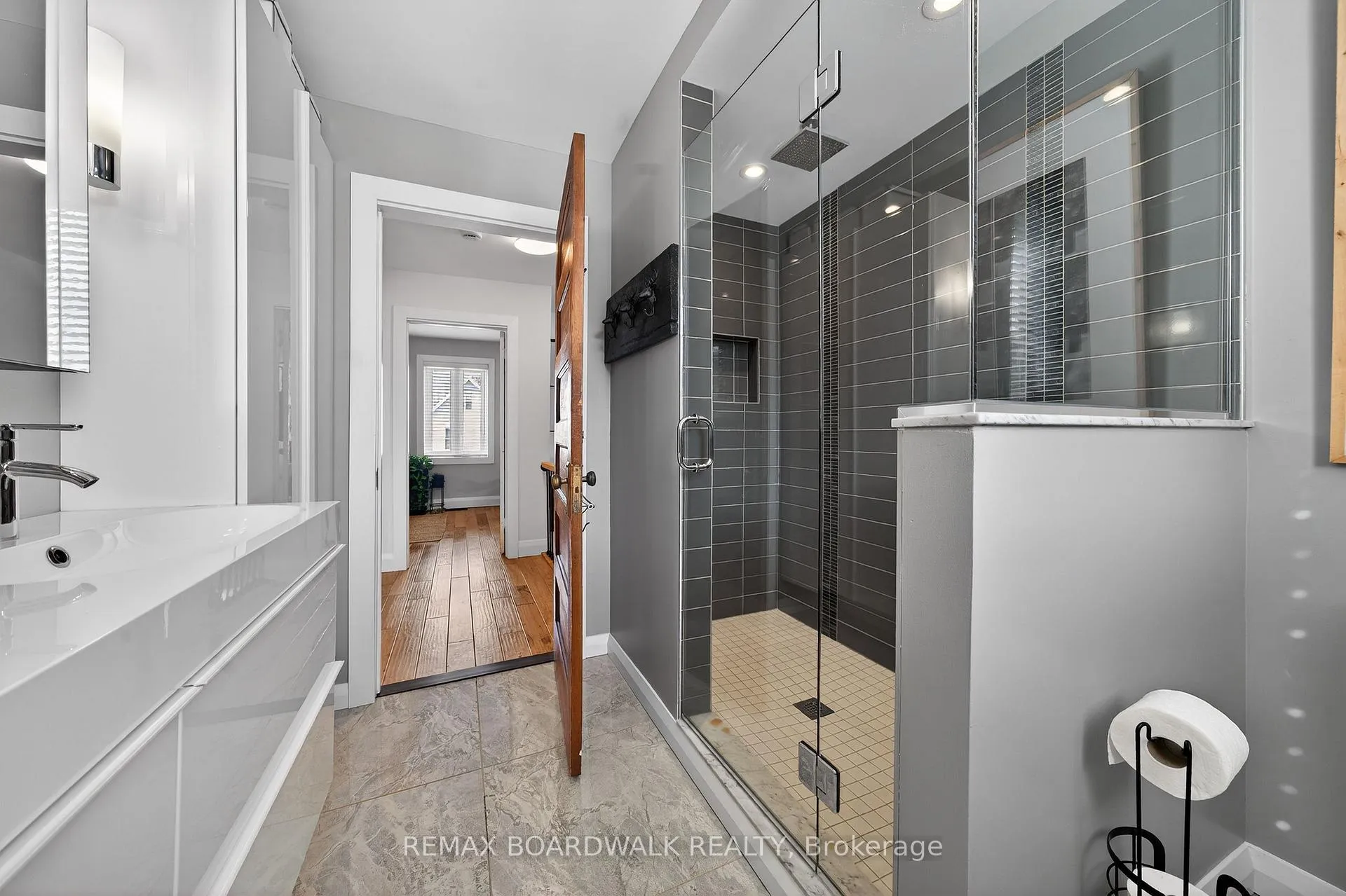 Photo 29 of 154 Queen Mary Street, Ottawa, Overbrook/Castle Heights — HOMEH