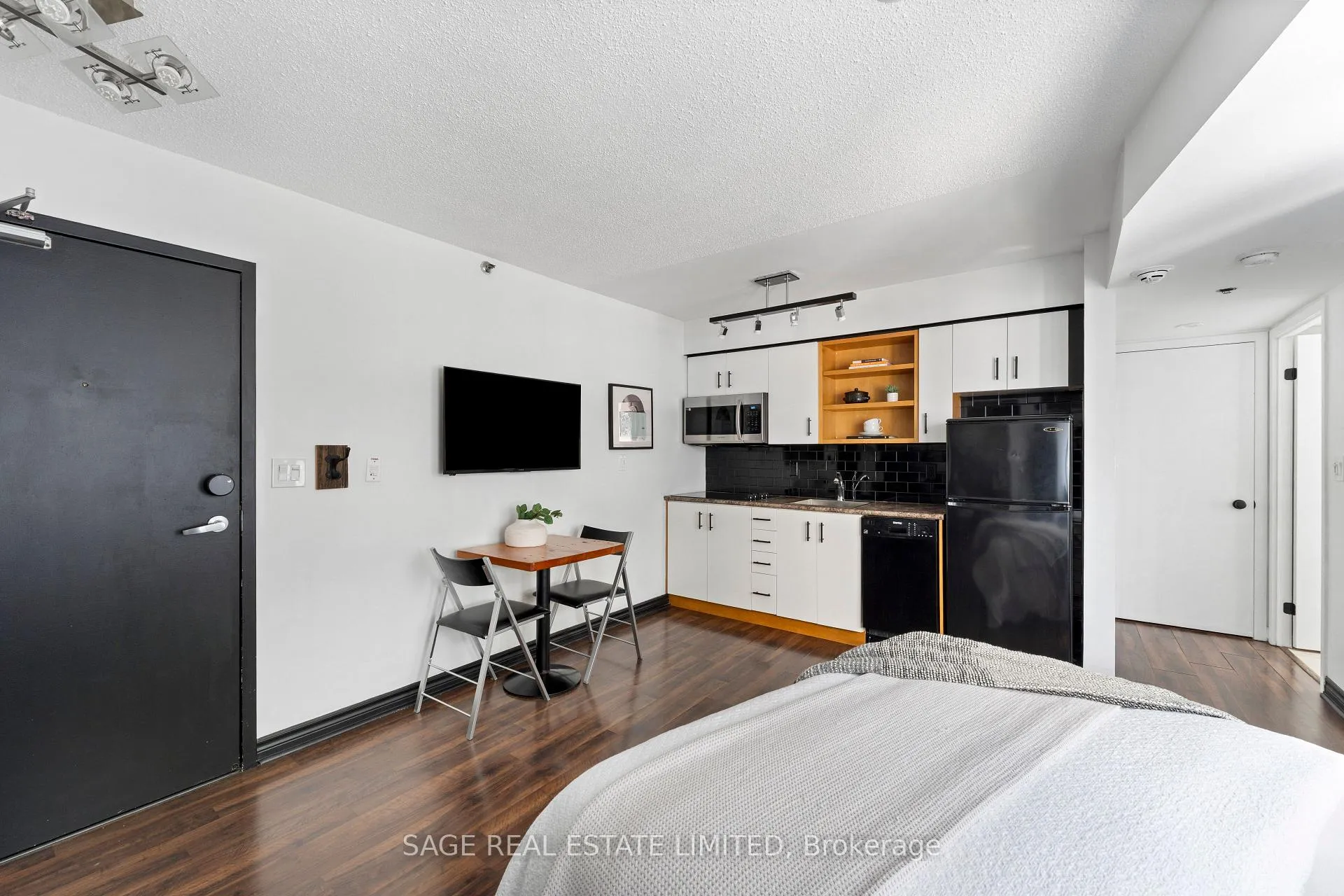 Photo 4 of Unit 1507, 200 Victoria Street, Toronto, Church-Yonge Corridor — HOMEH