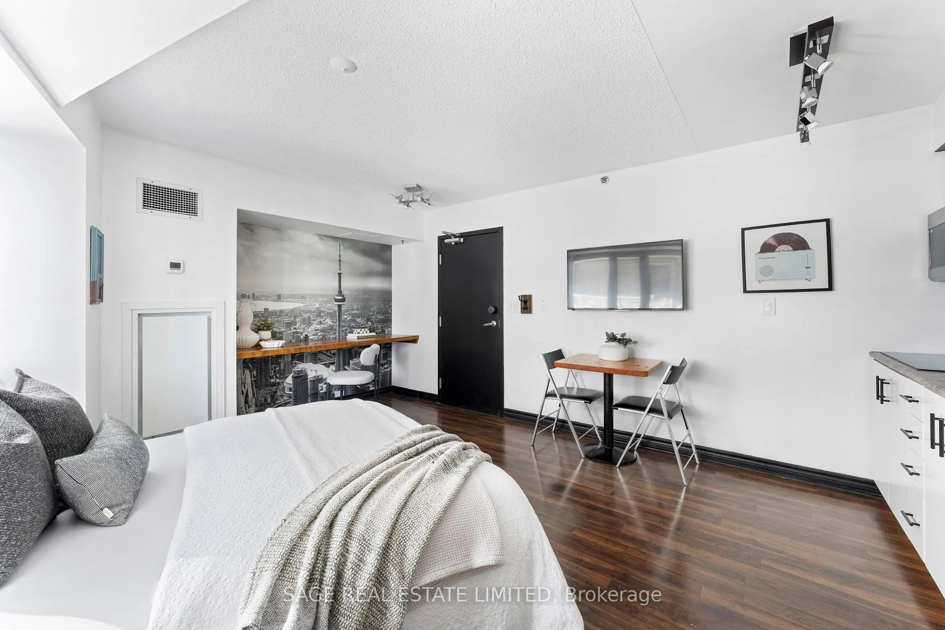 Photo 6 of Unit 1507, 200 Victoria Street, Toronto, Church-Yonge Corridor — HOMEH