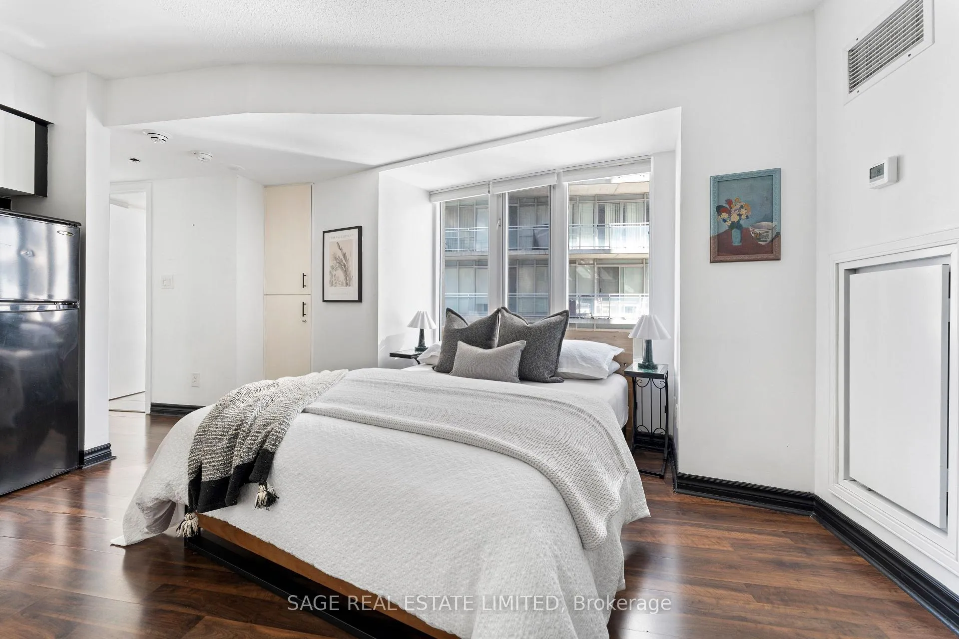 Photo 7 of Unit 1507, 200 Victoria Street, Toronto, Church-Yonge Corridor — HOMEH